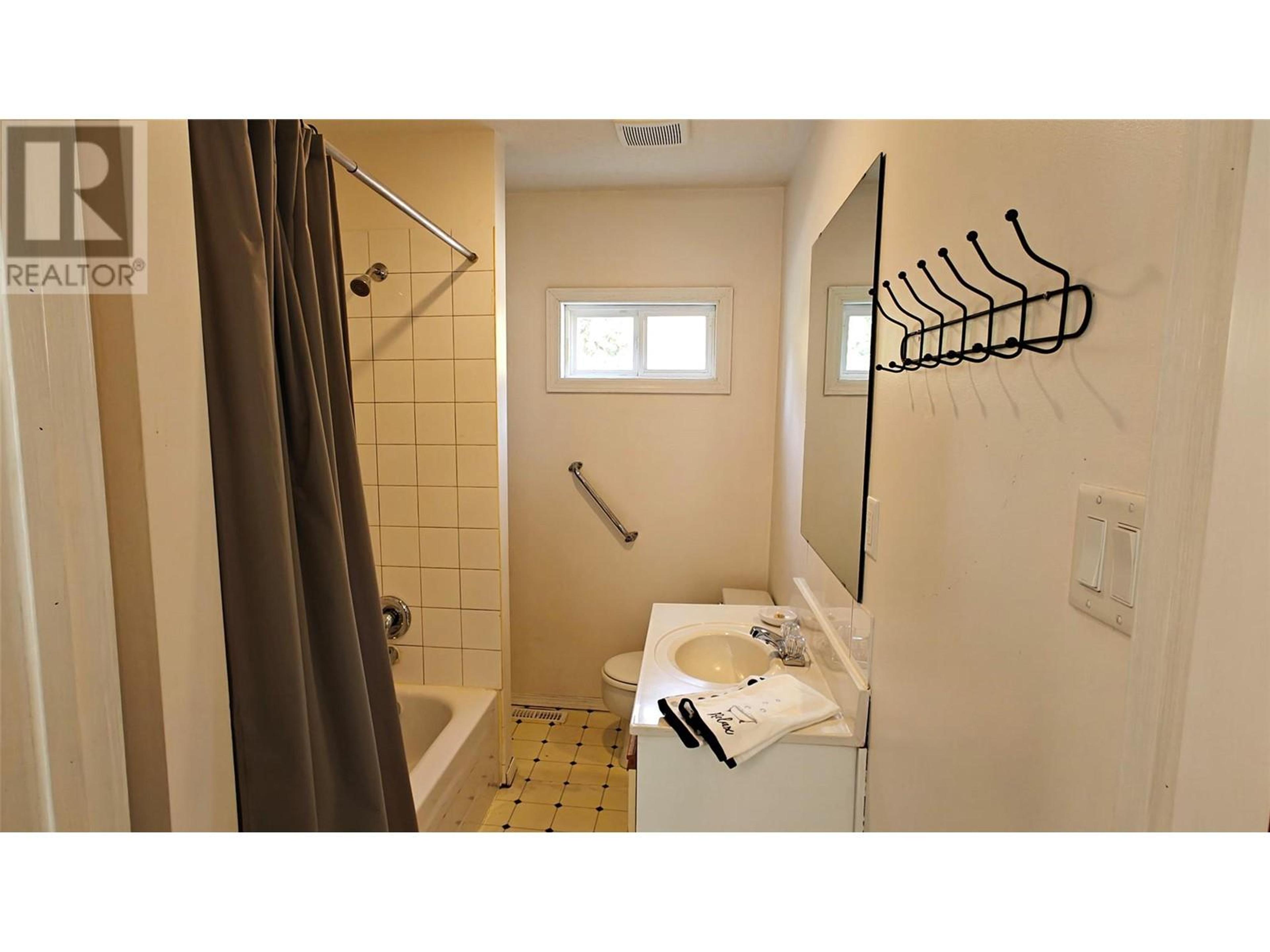 521 TURNER STREET - Image 17