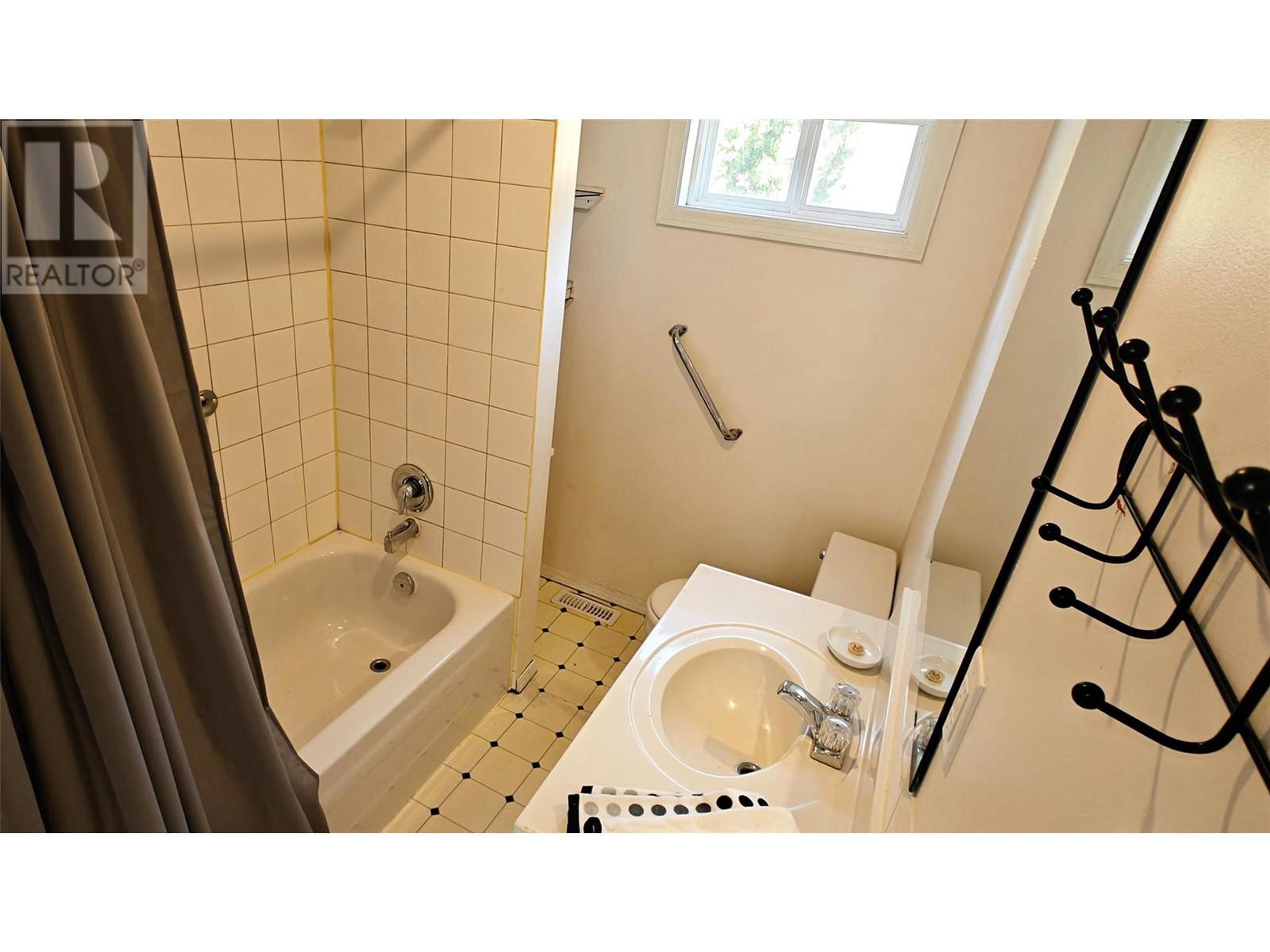 521 TURNER STREET - Image 19