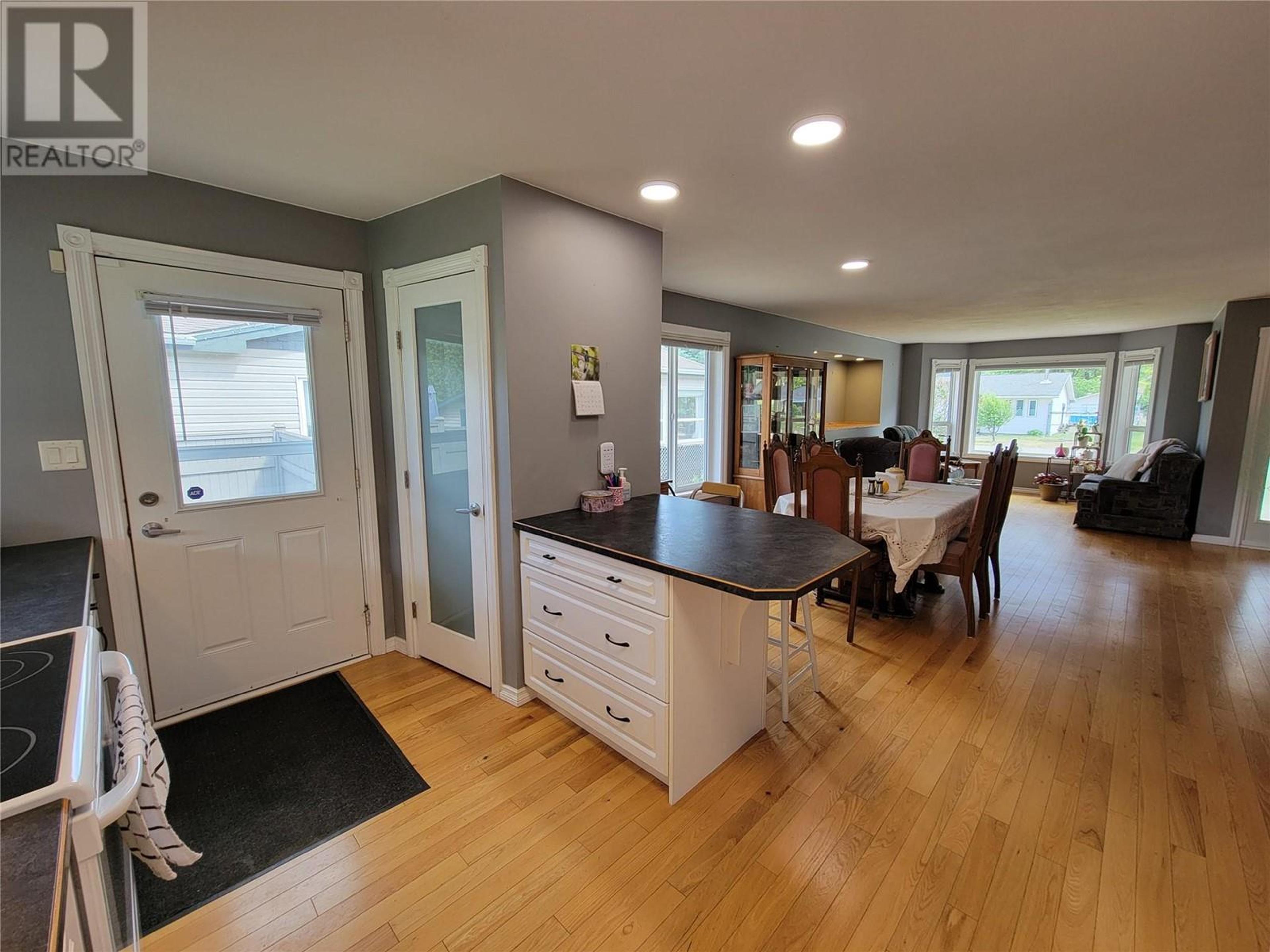 602 10TH AVENUE - Image 16