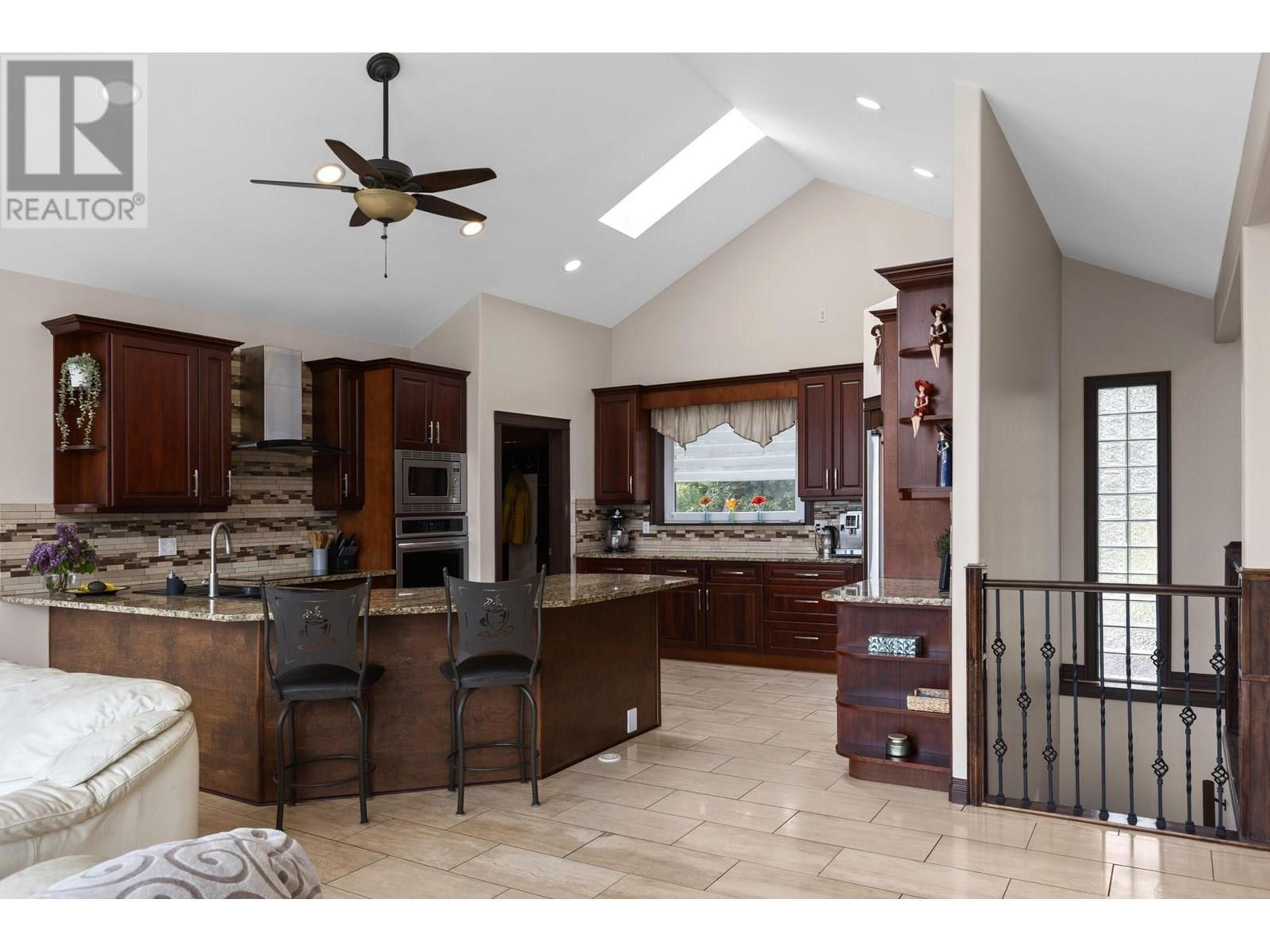 5585 REID ROAD - Image 12