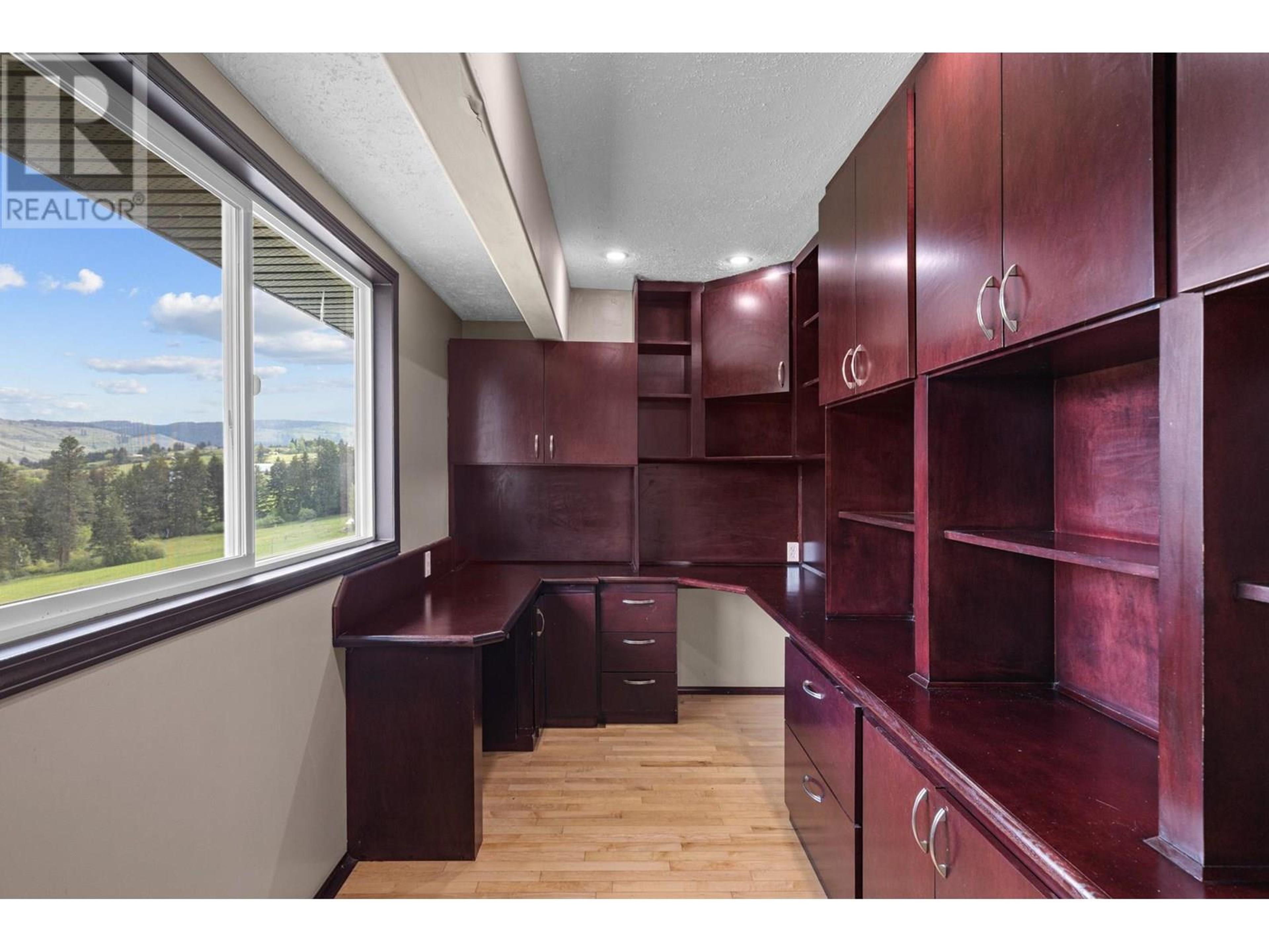 5585 REID ROAD - Image 51