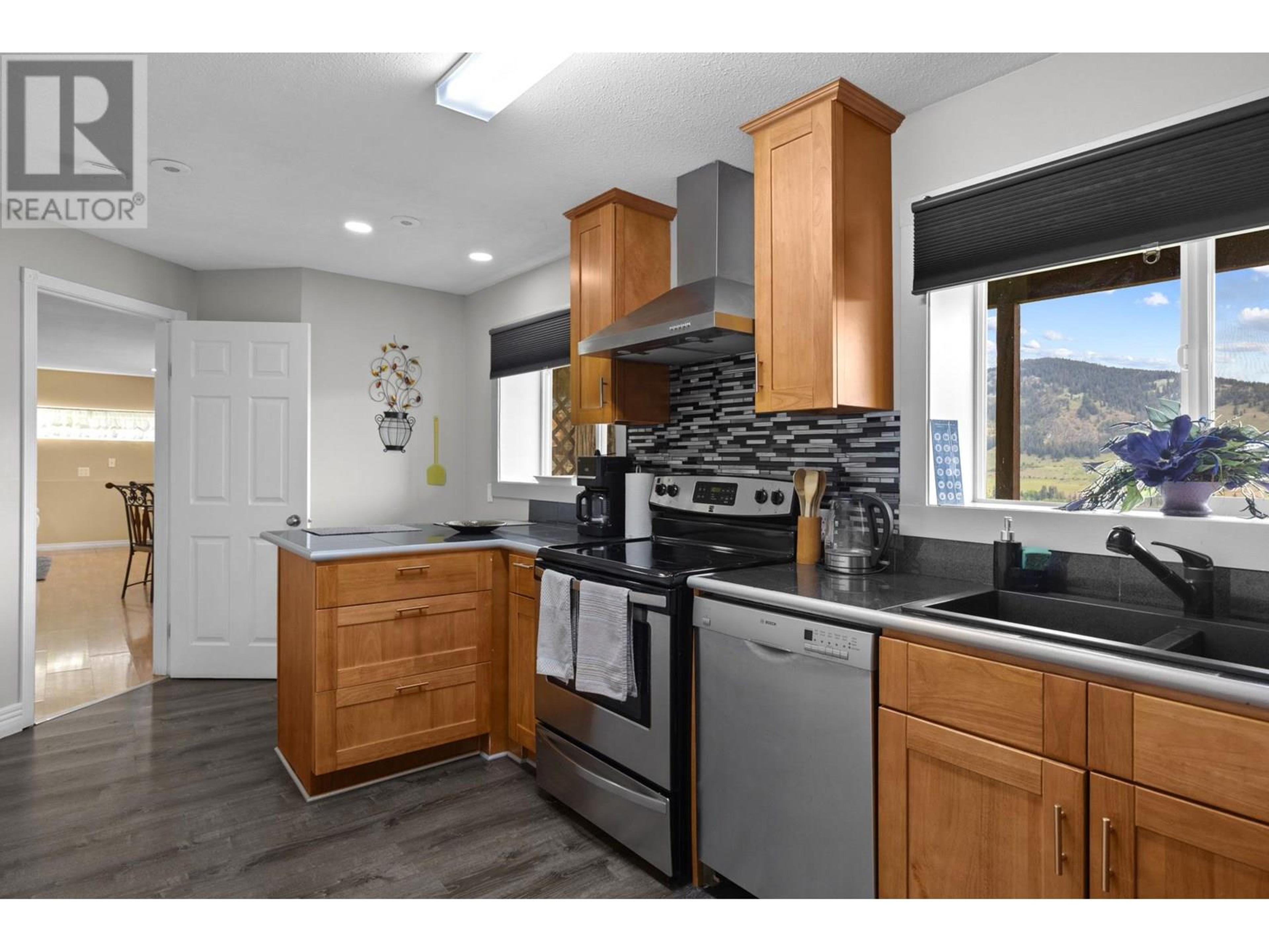 5585 REID ROAD - Image 70