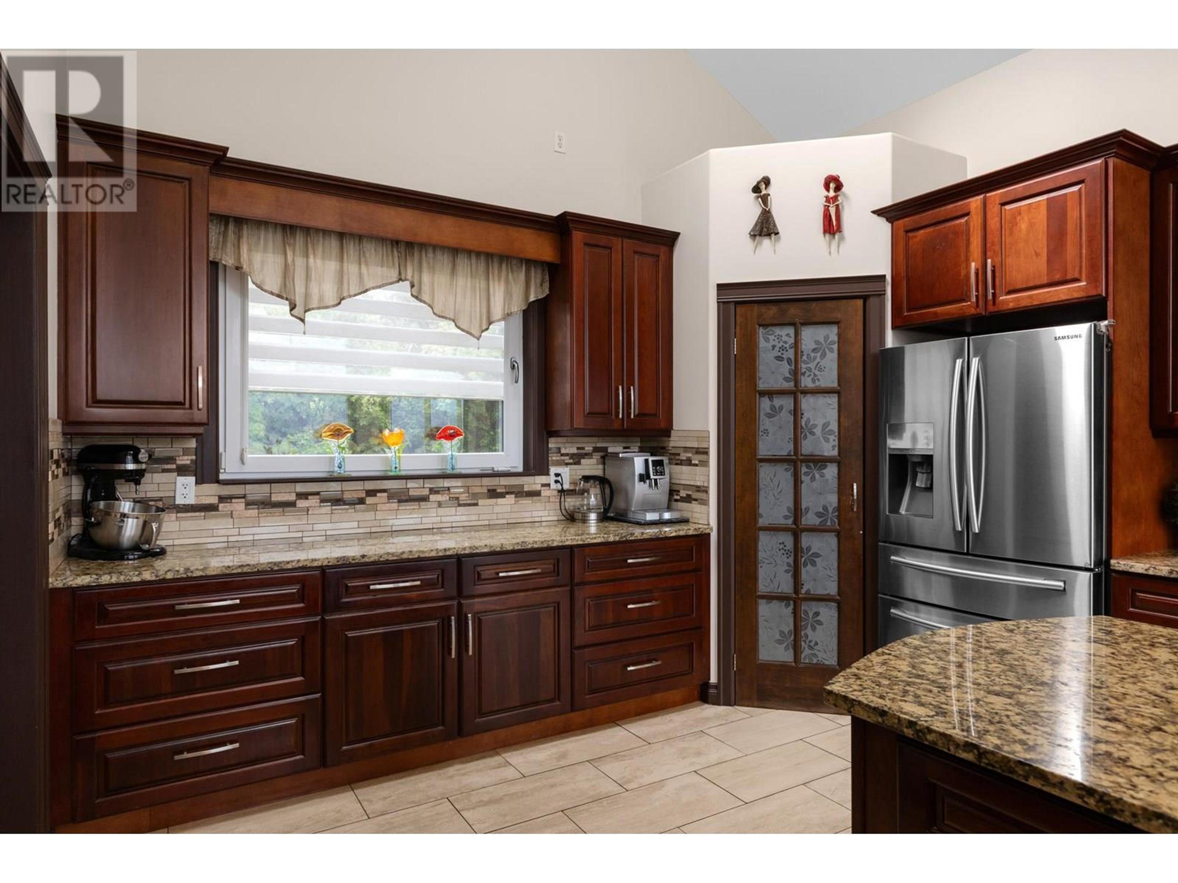 5585 REID ROAD - Image 16