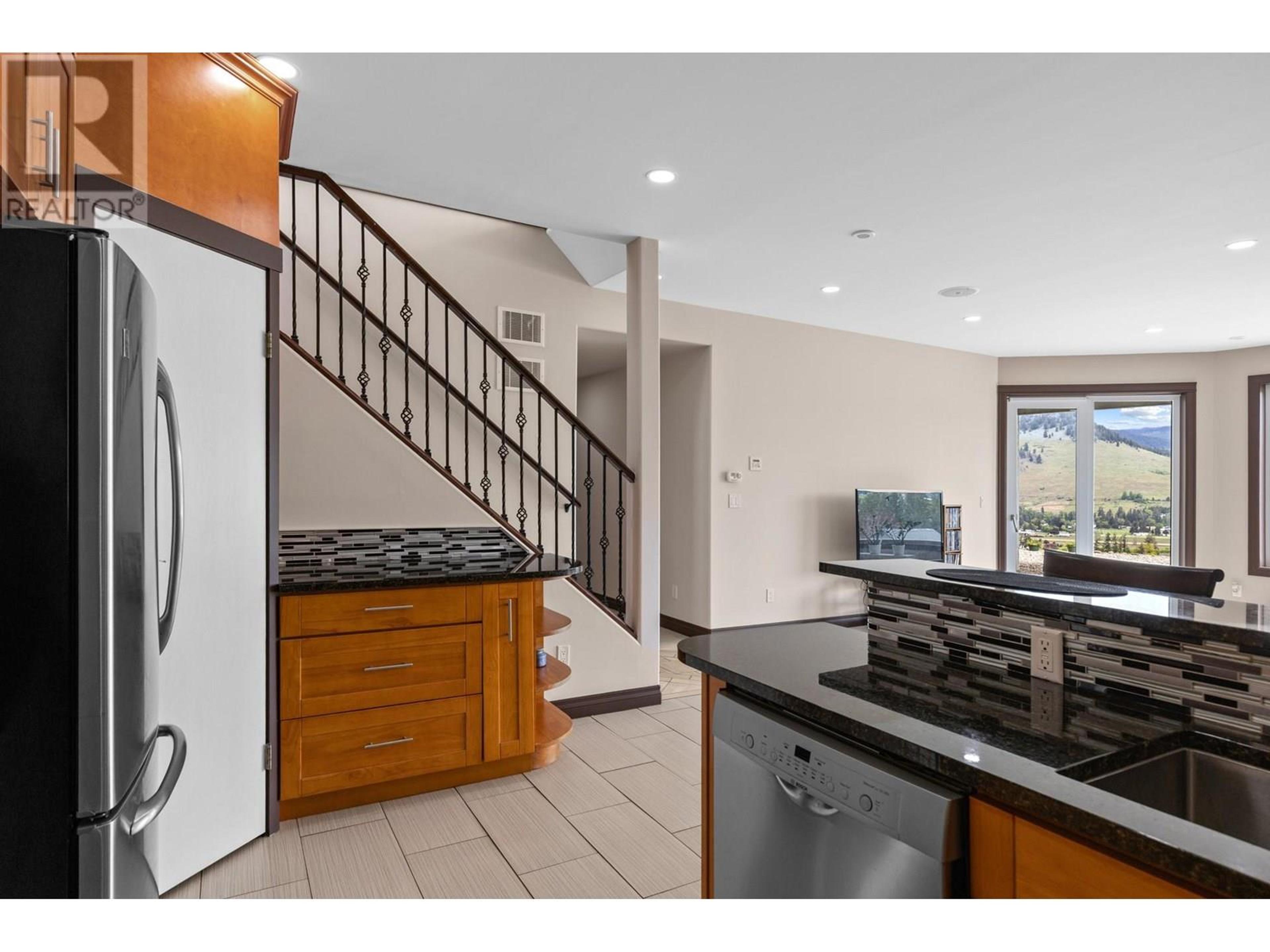5585 REID ROAD - Image 32