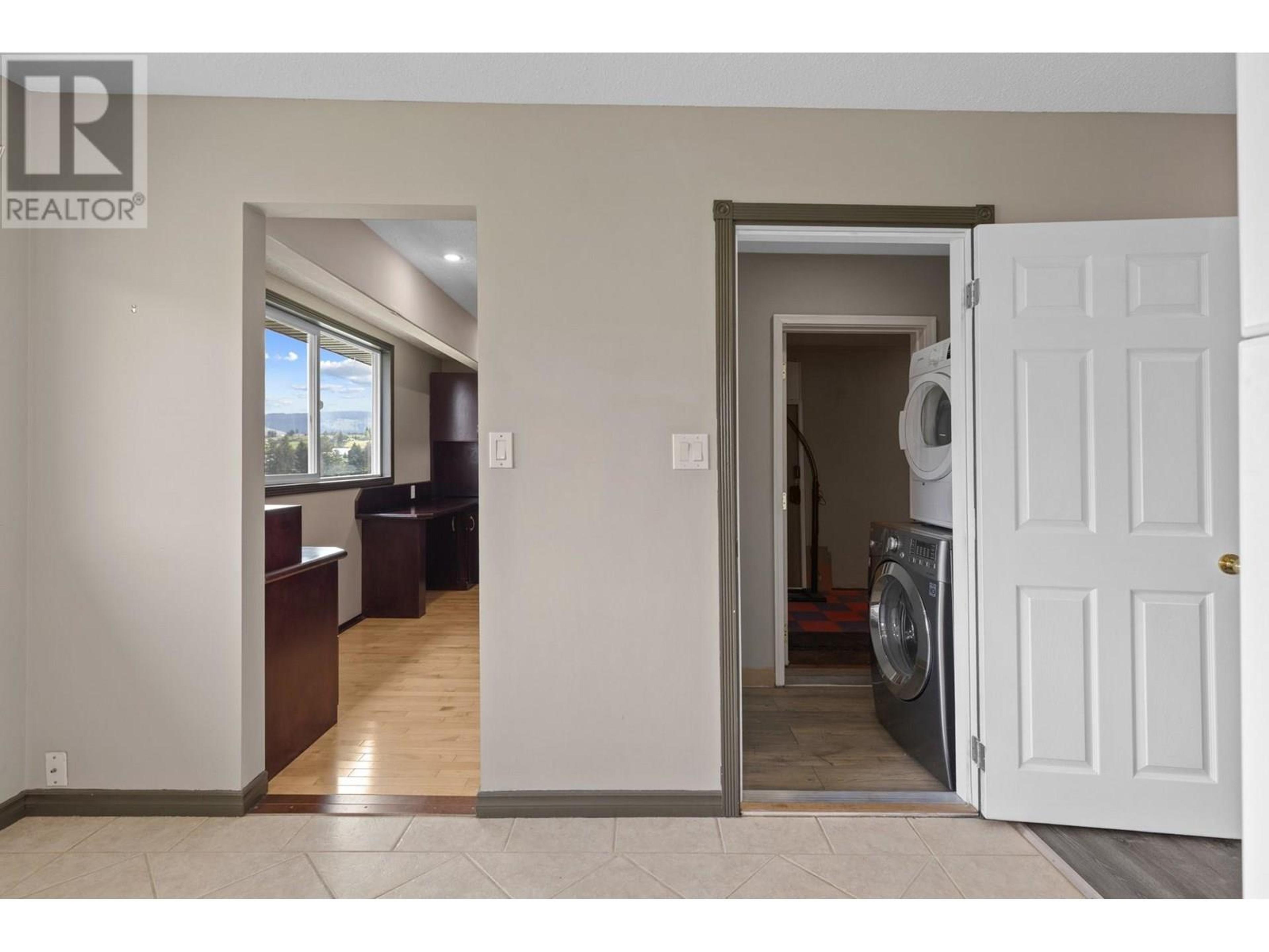 5585 REID ROAD - Image 46