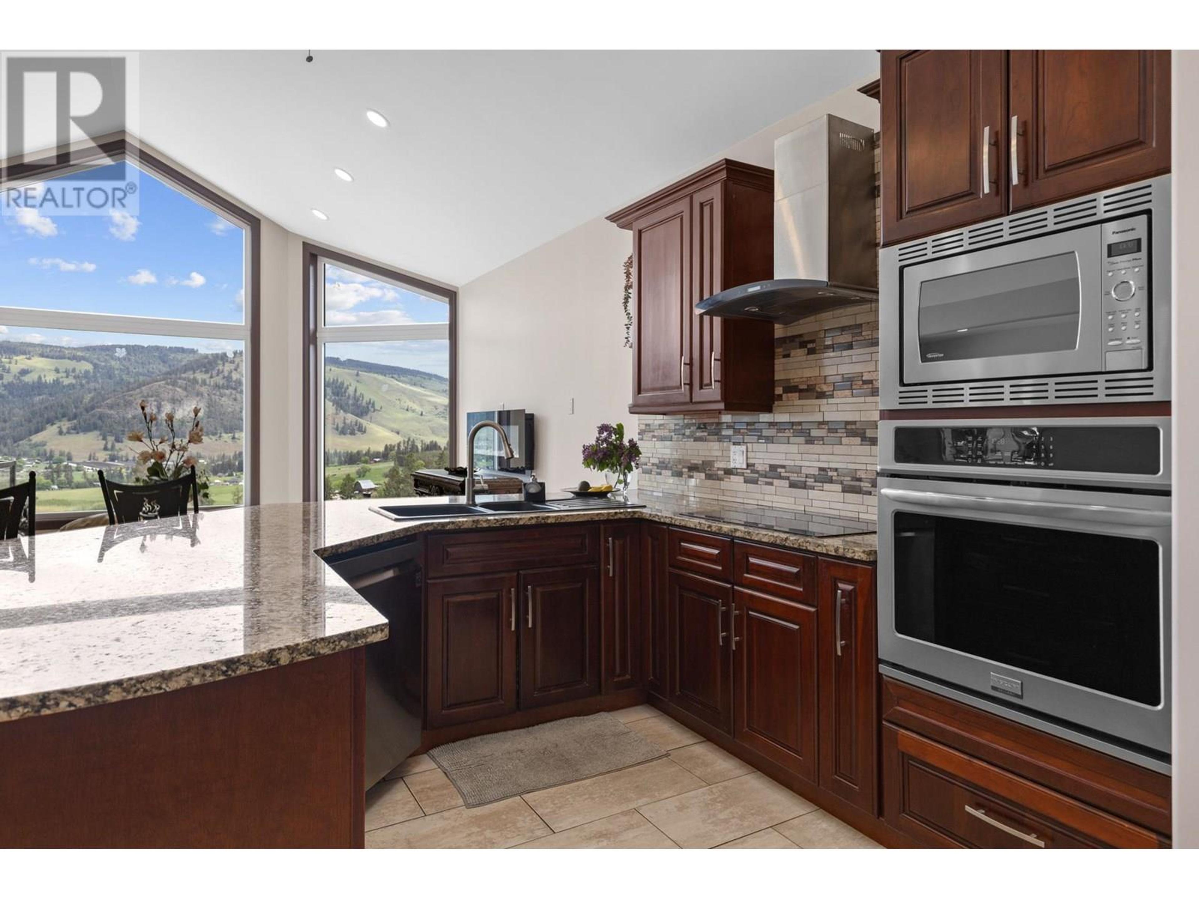 5585 REID ROAD - Image 15