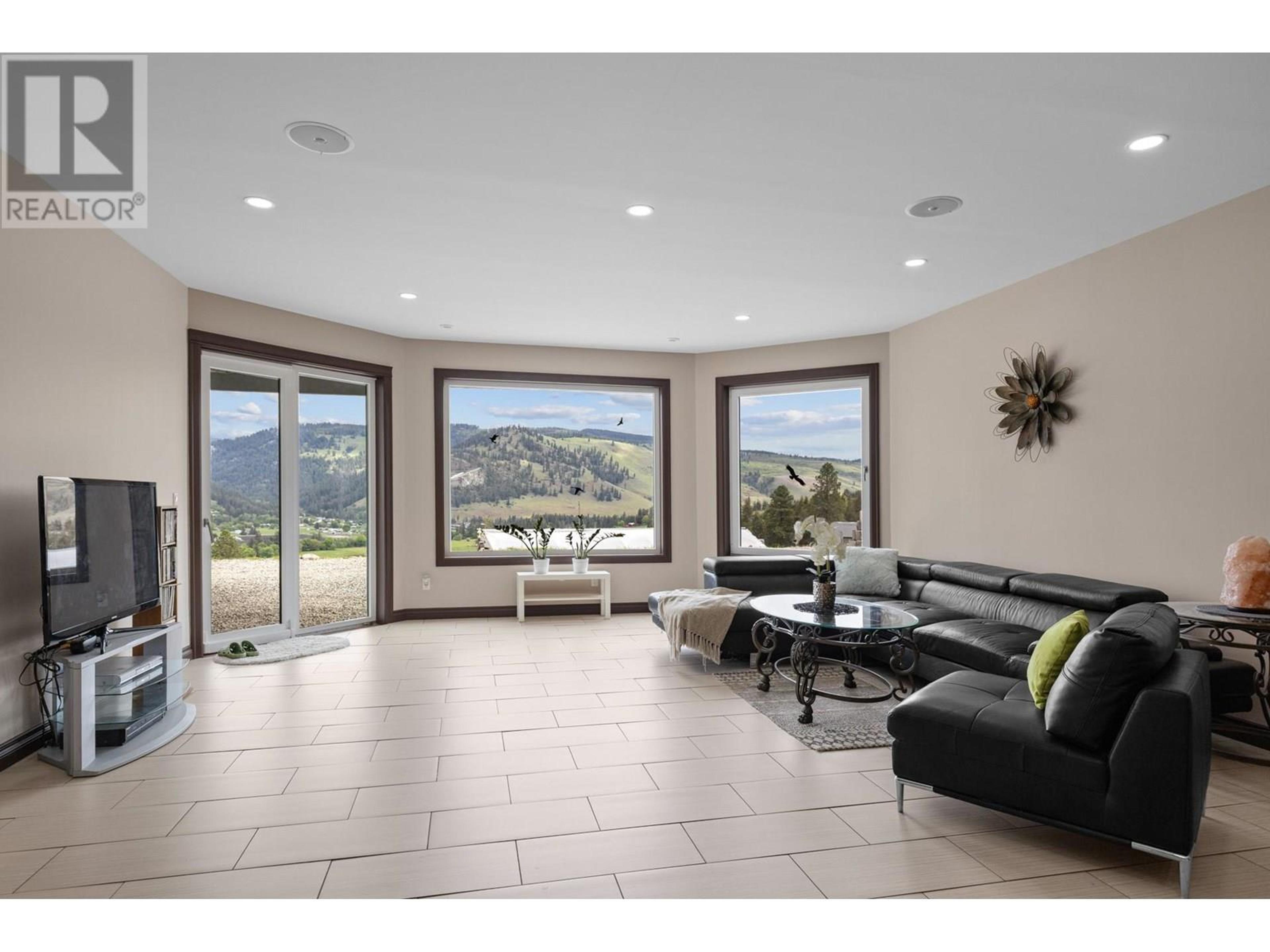 5585 REID ROAD - Image 33