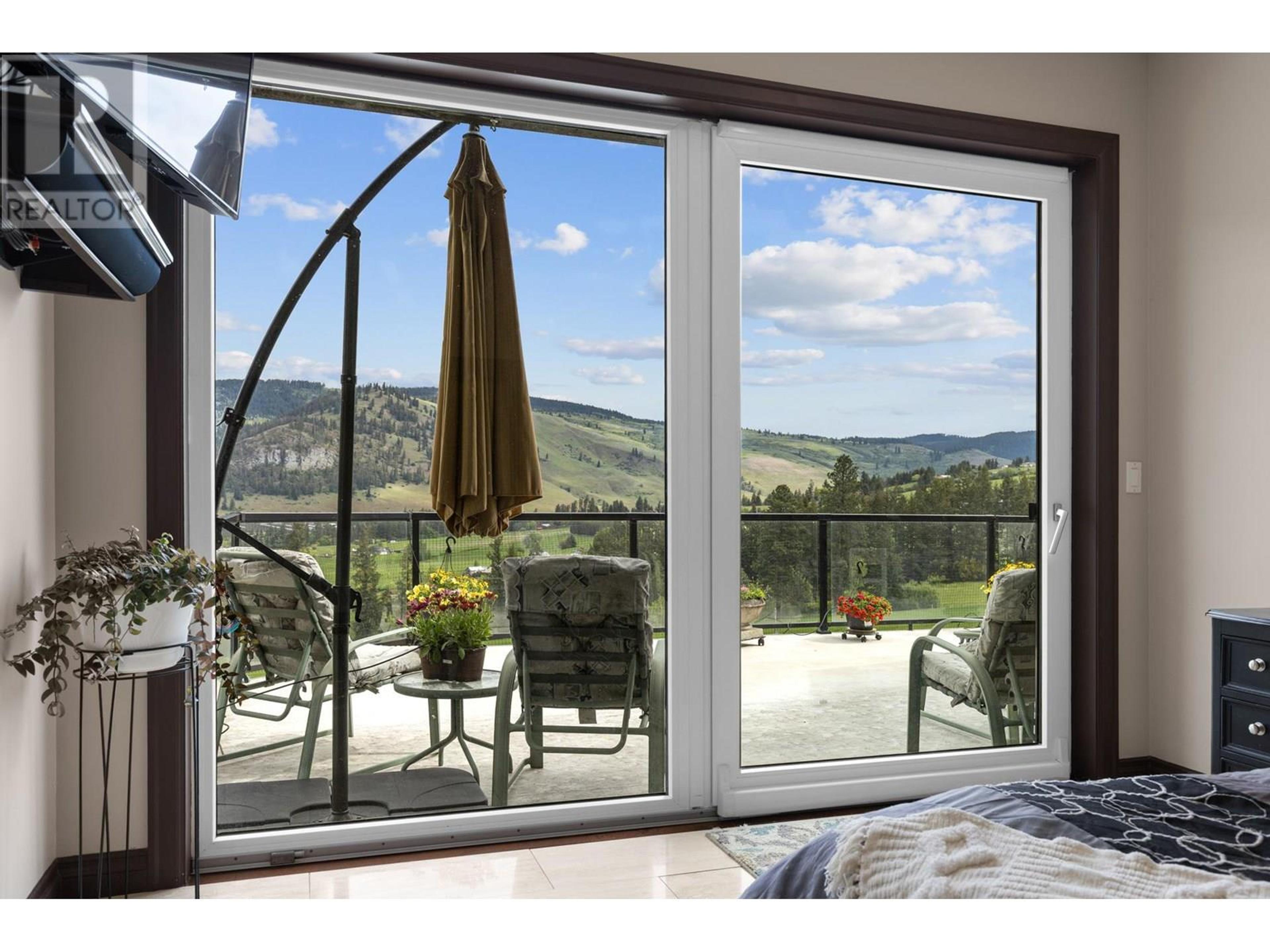 5585 REID ROAD - Image 24