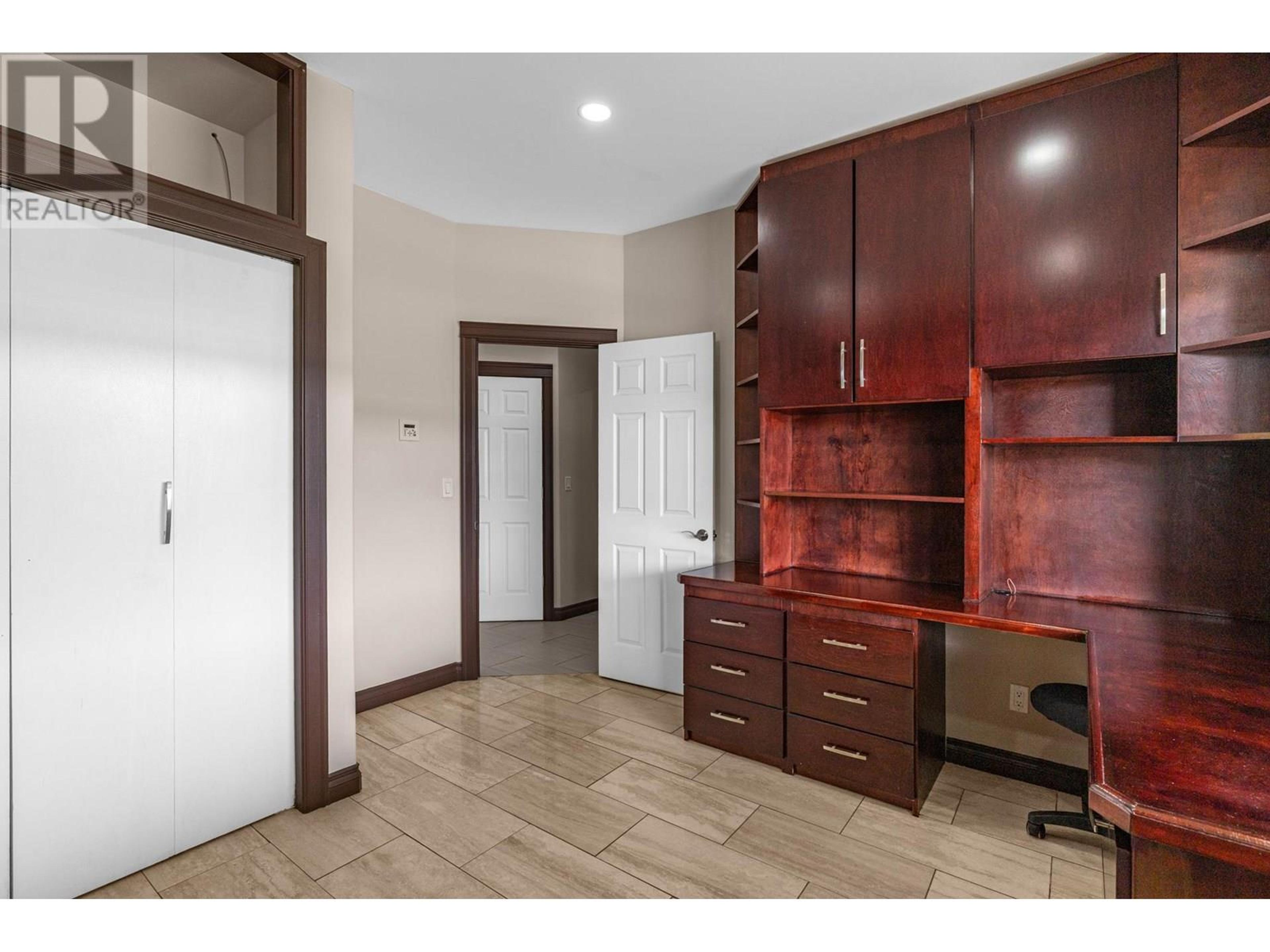 5585 REID ROAD - Image 37