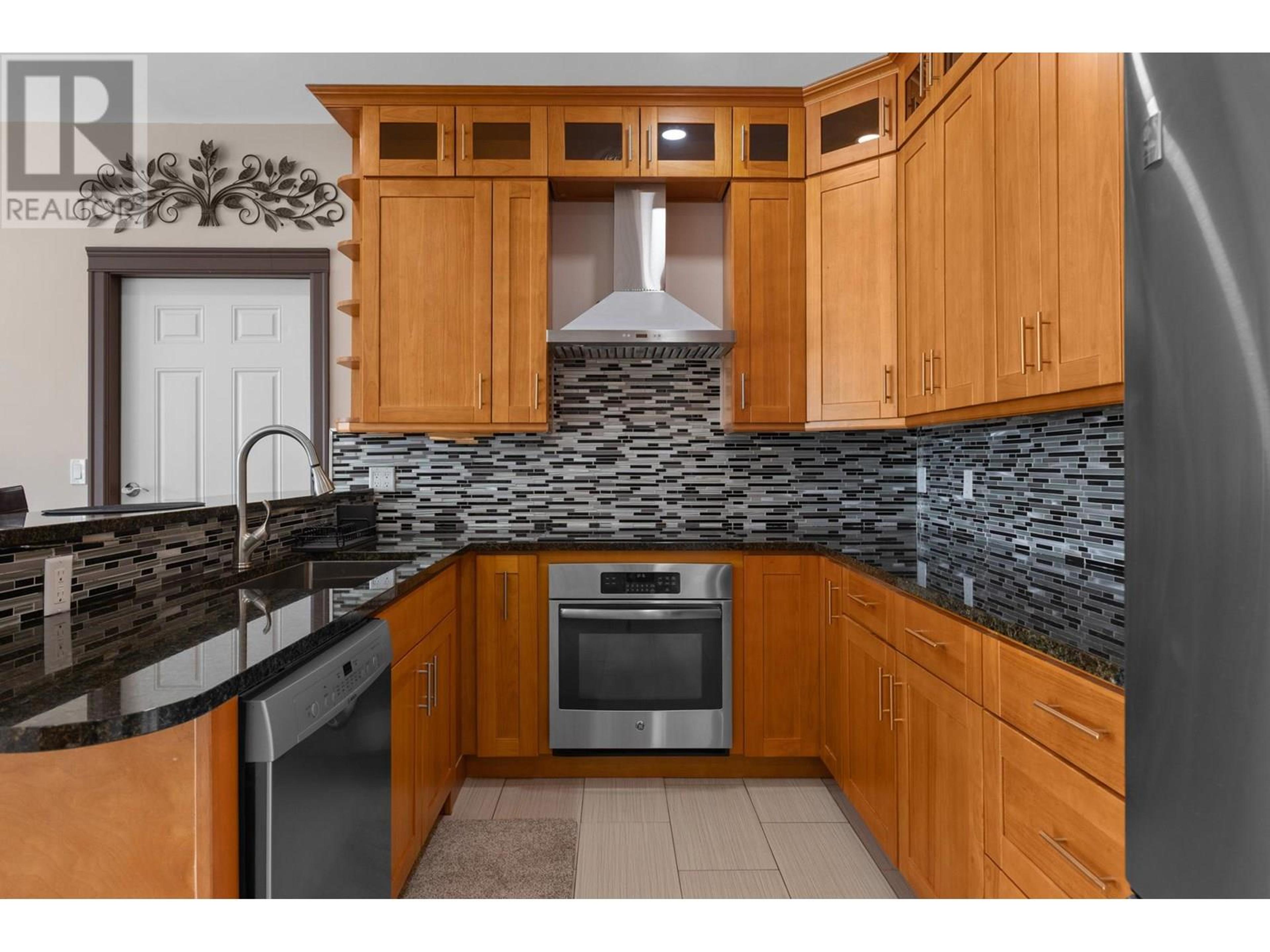 5585 REID ROAD - Image 31