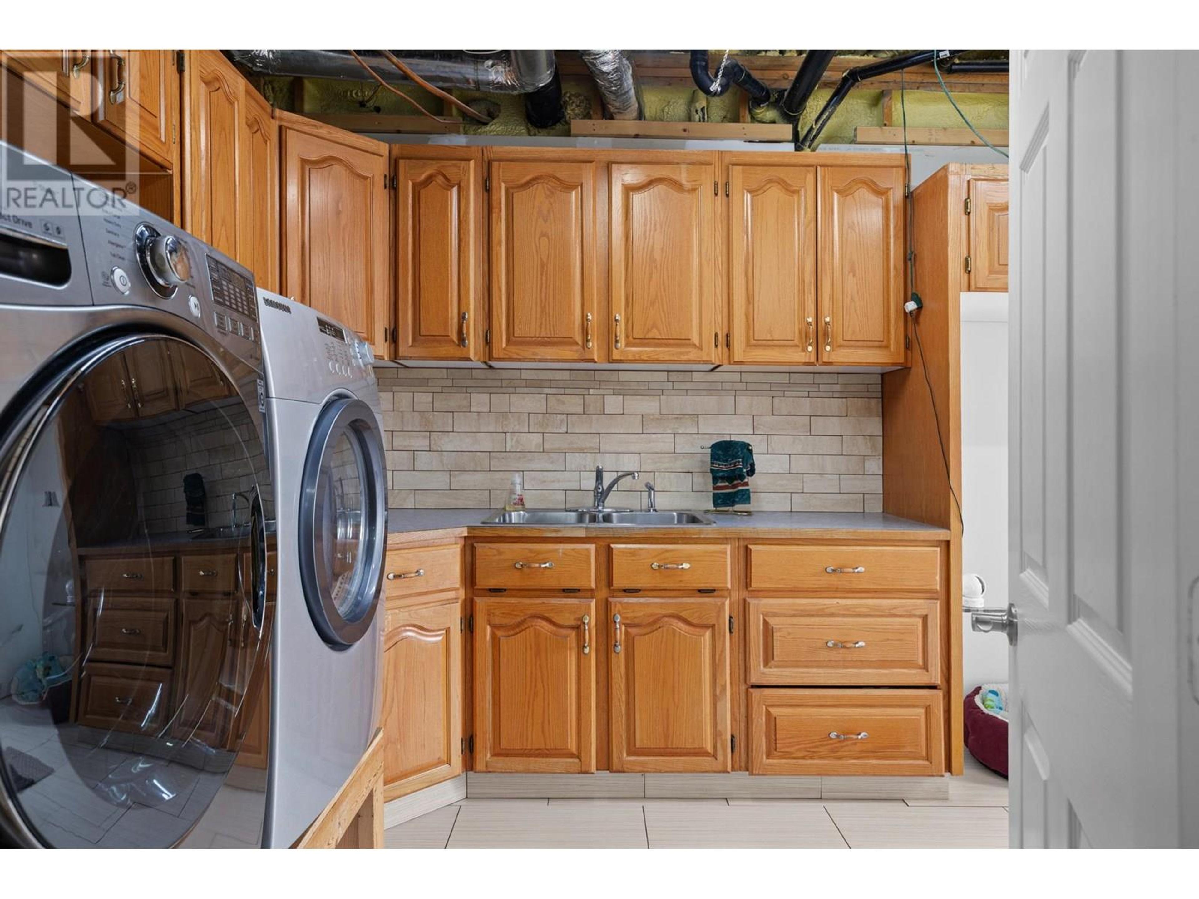 5585 REID ROAD - Image 39