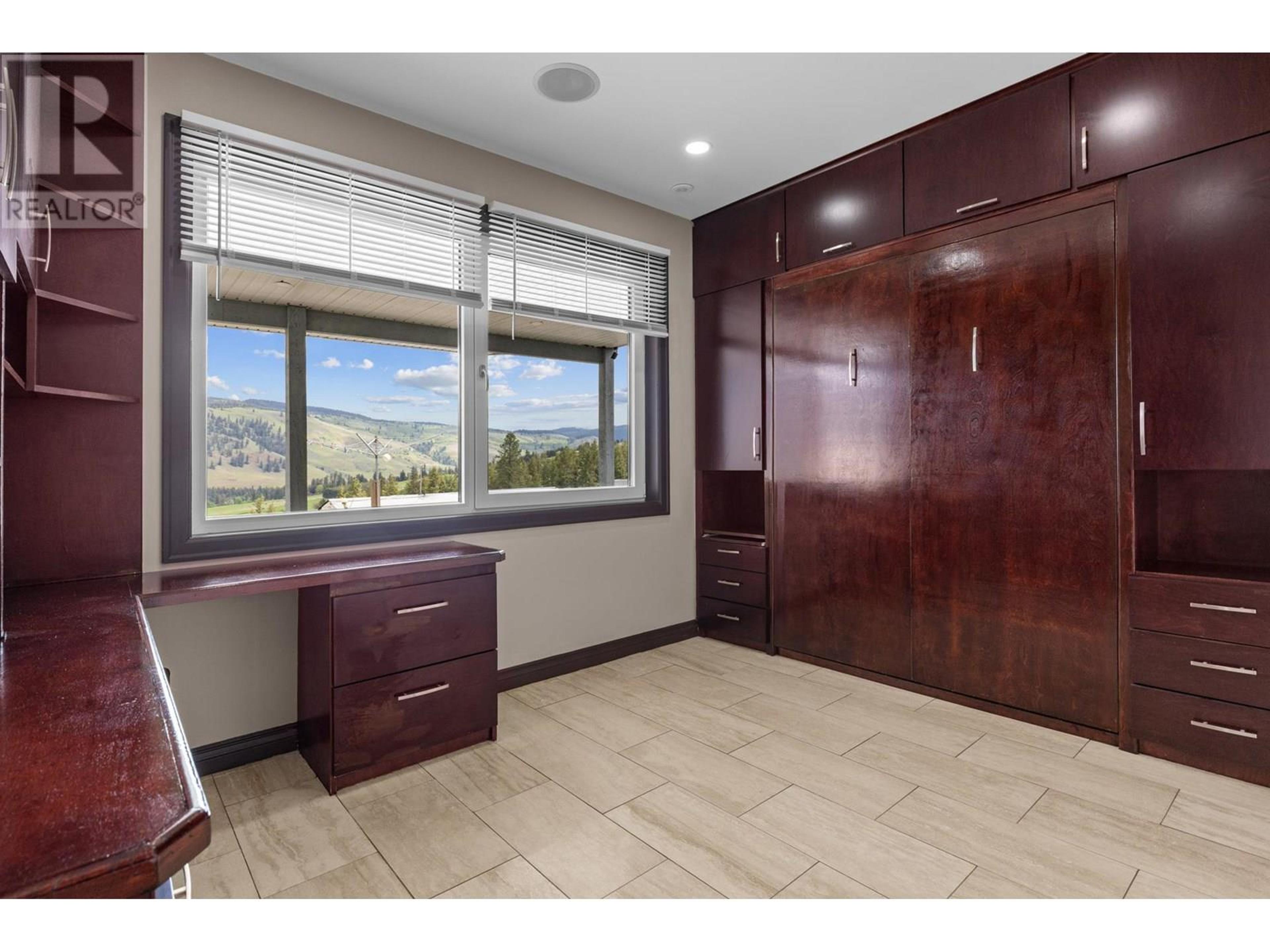 5585 REID ROAD - Image 36