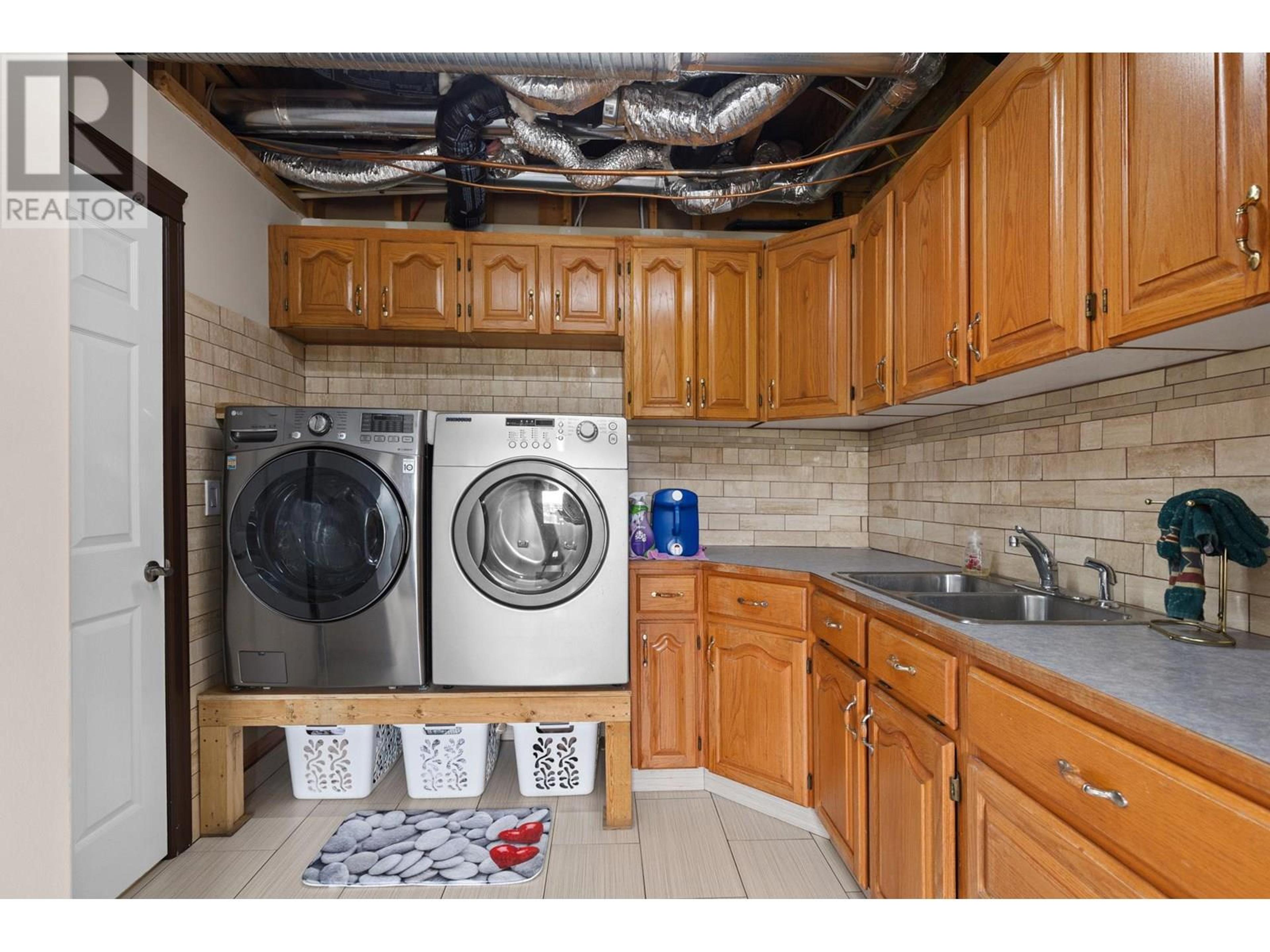 5585 REID ROAD - Image 41