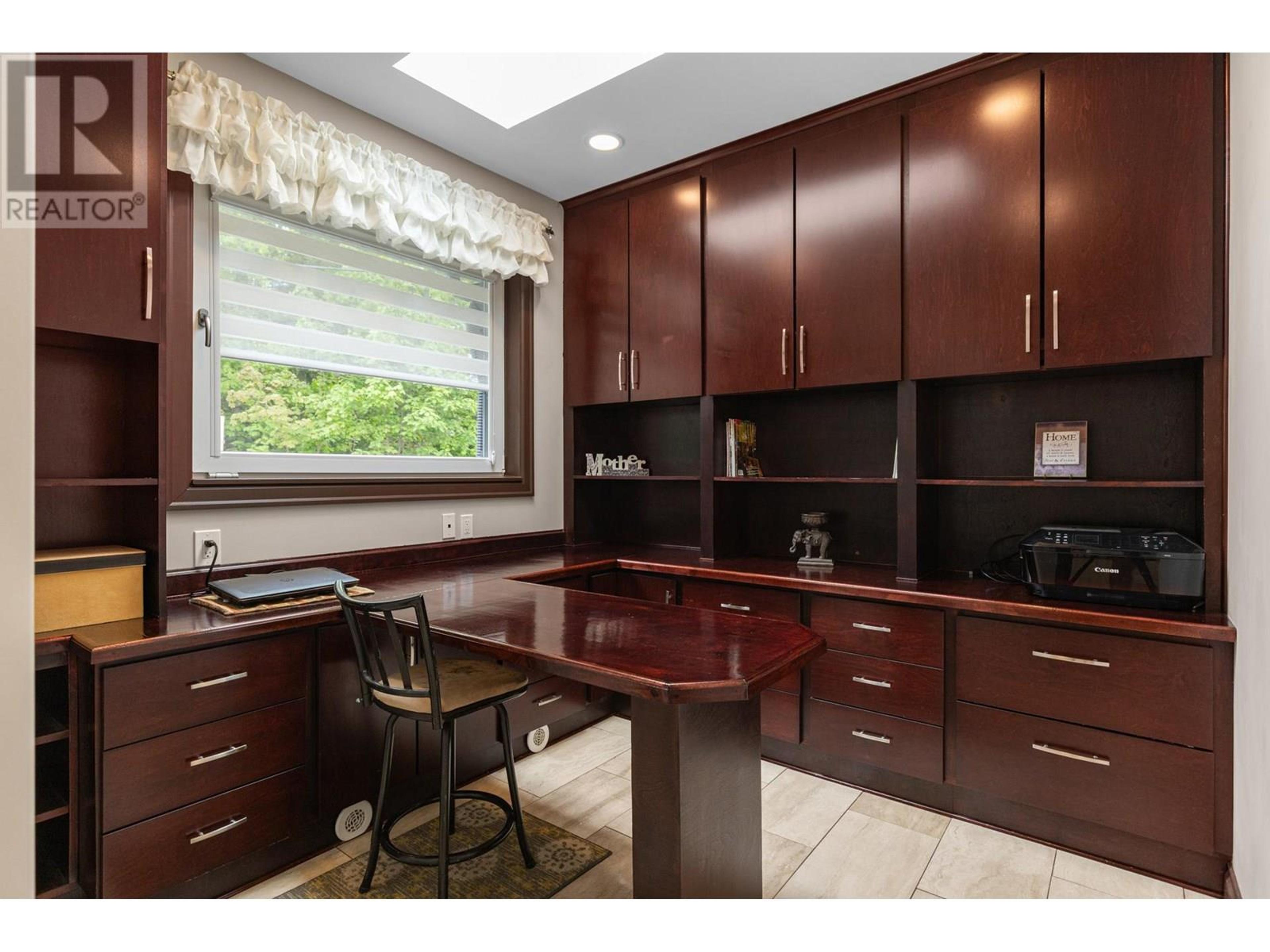 5585 REID ROAD - Image 27