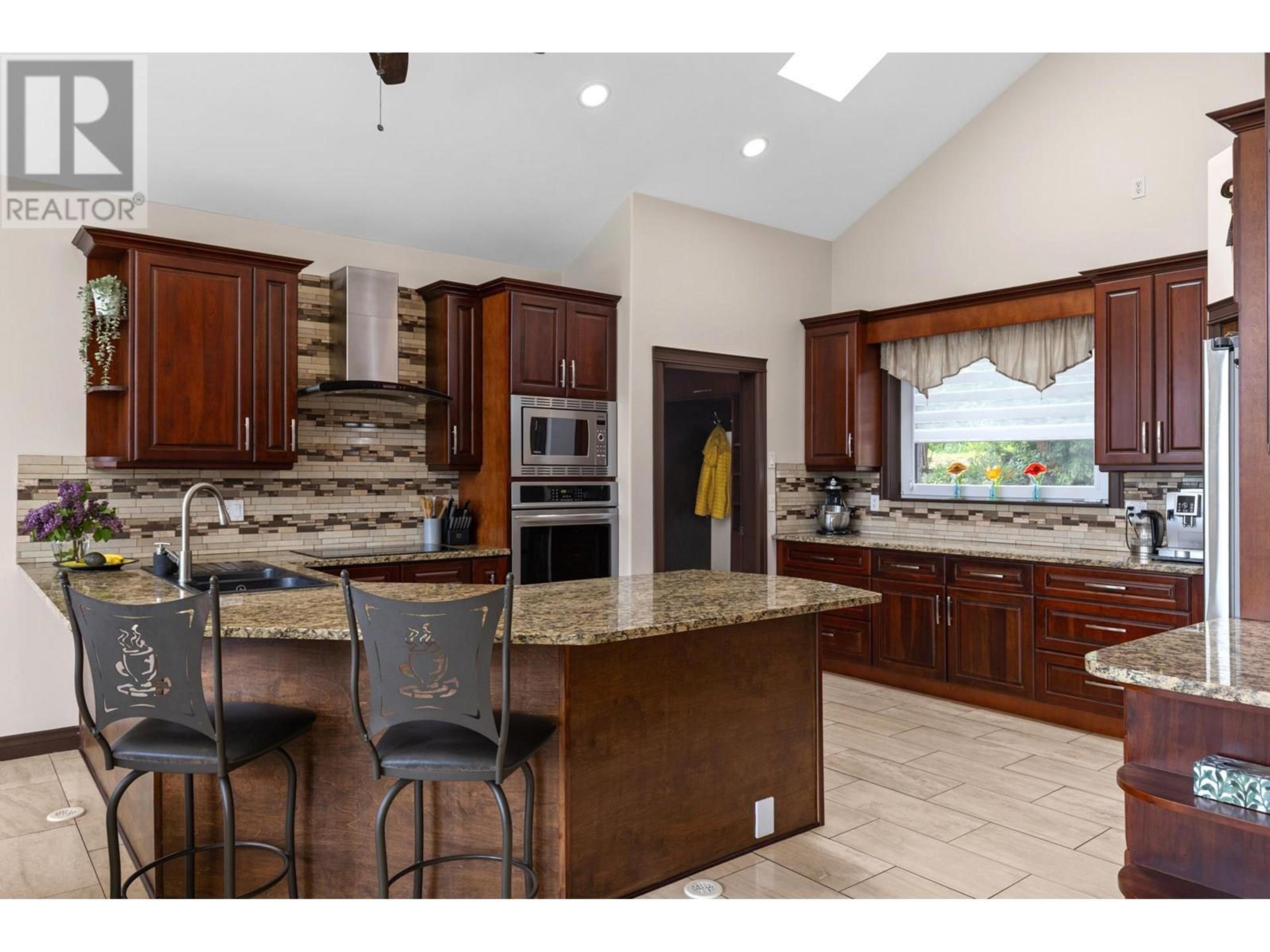 5585 REID ROAD - Image 13