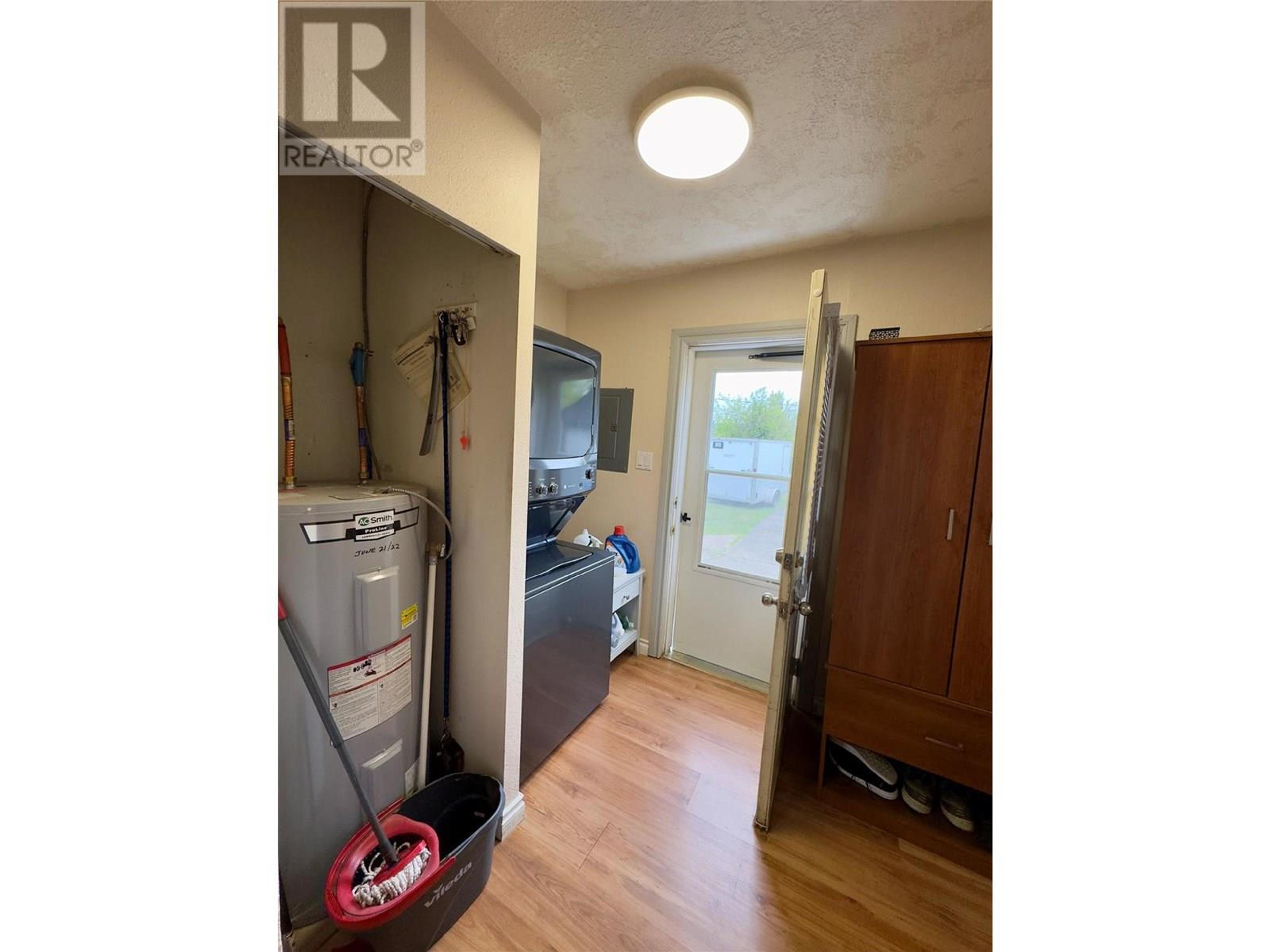 11604 10 STREET - Image 17