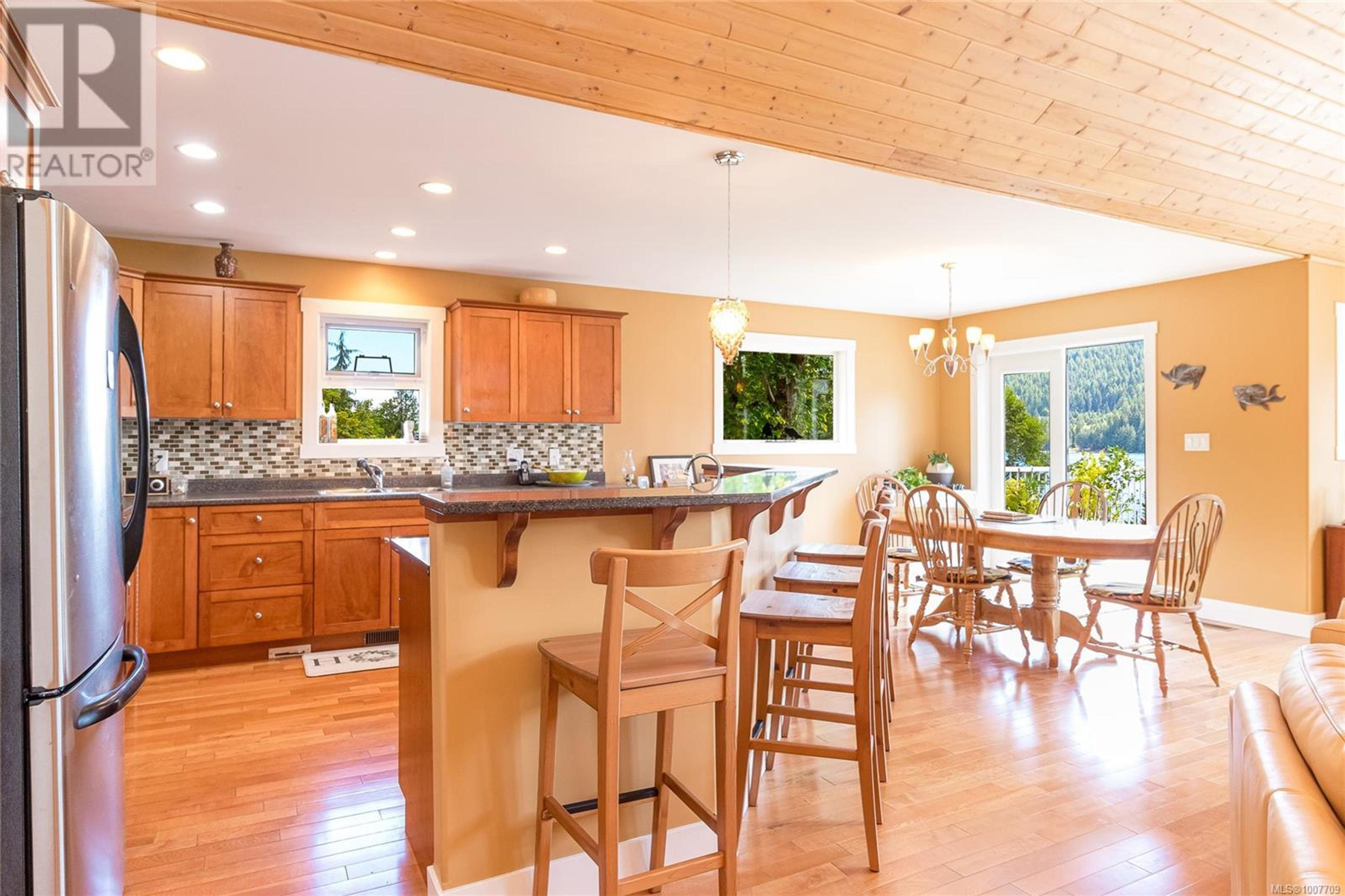 10146 YOUBOU RD - Image 17