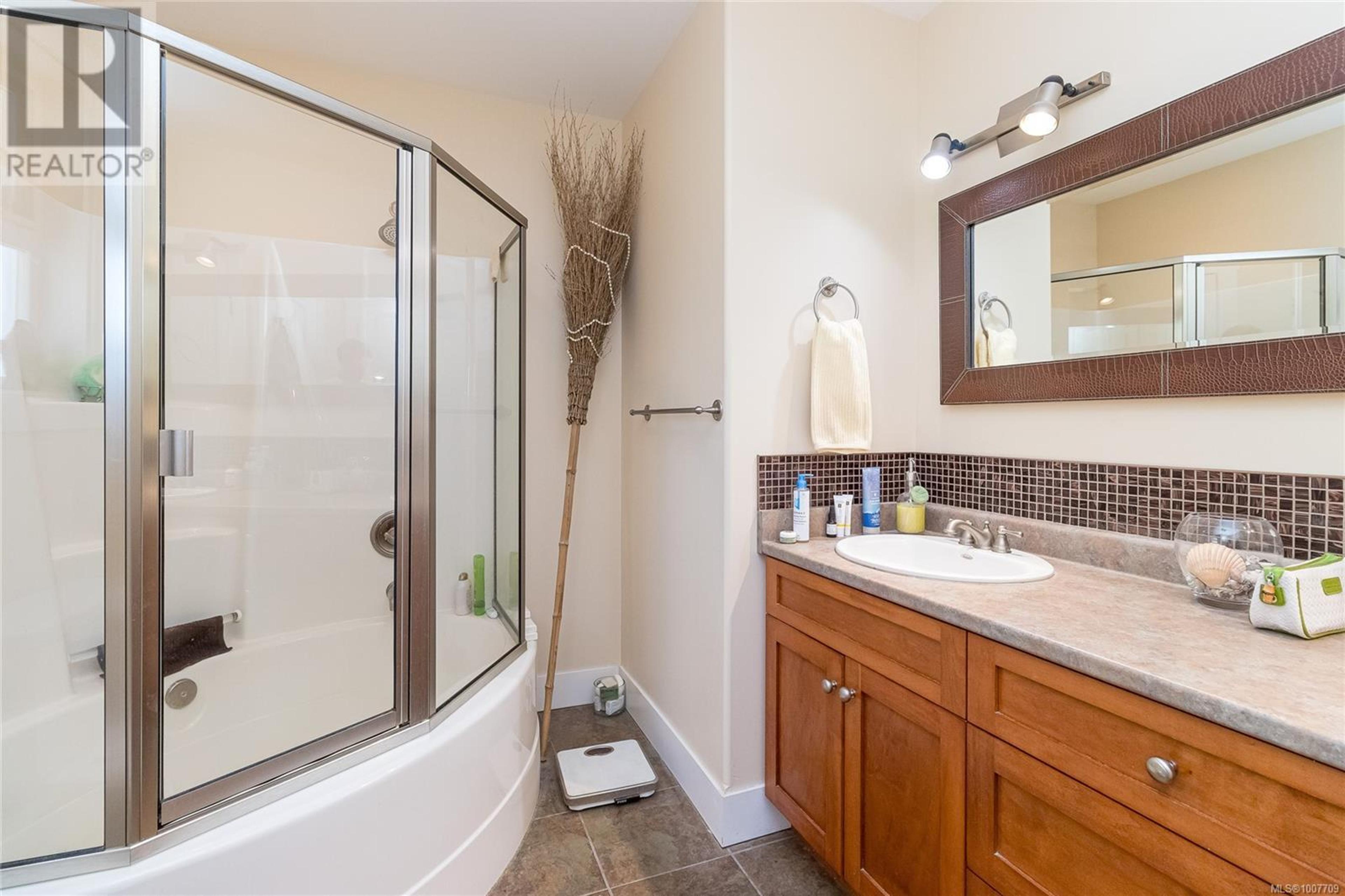10146 YOUBOU RD - Image 29