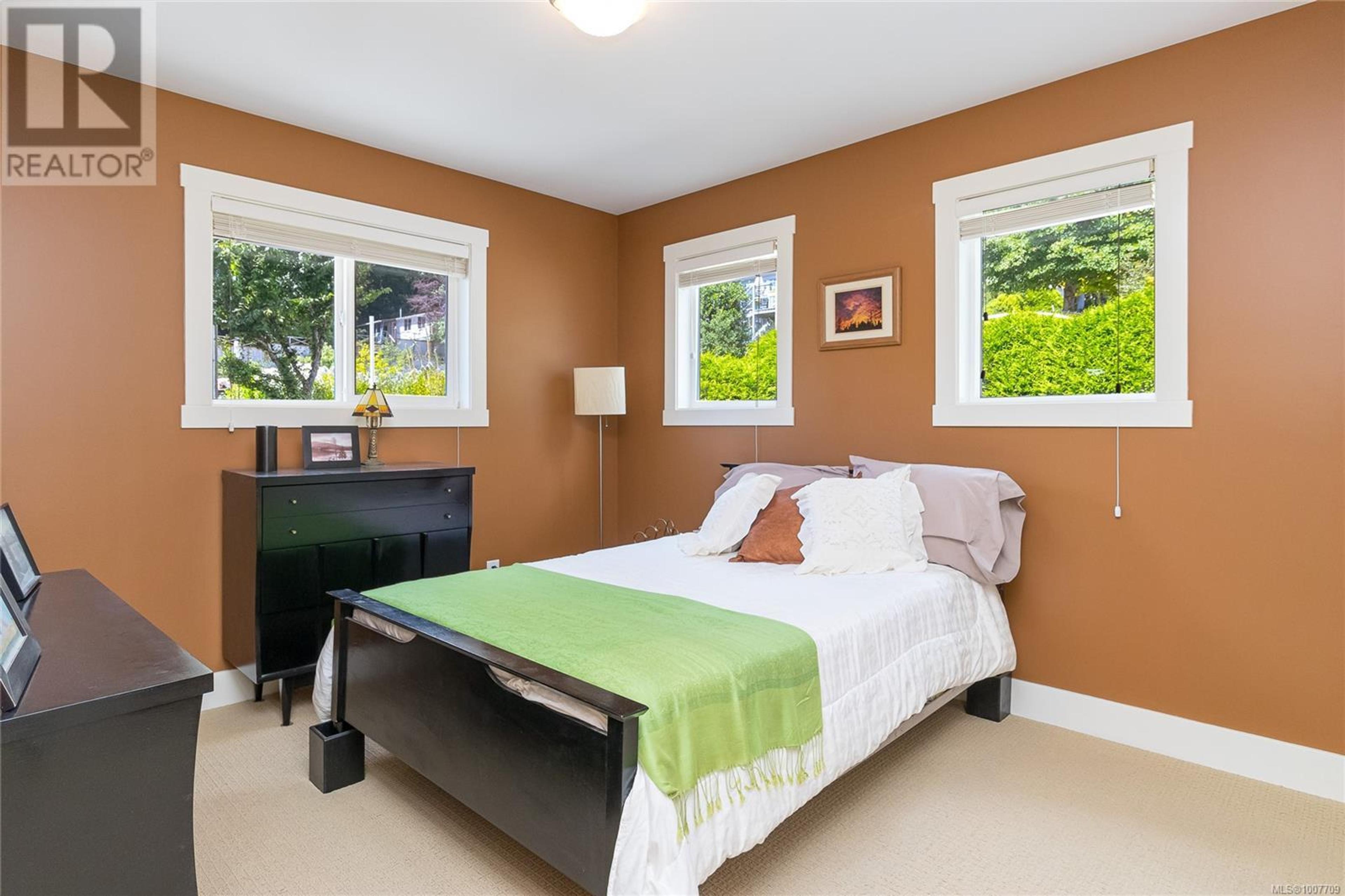 10146 YOUBOU RD - Image 32