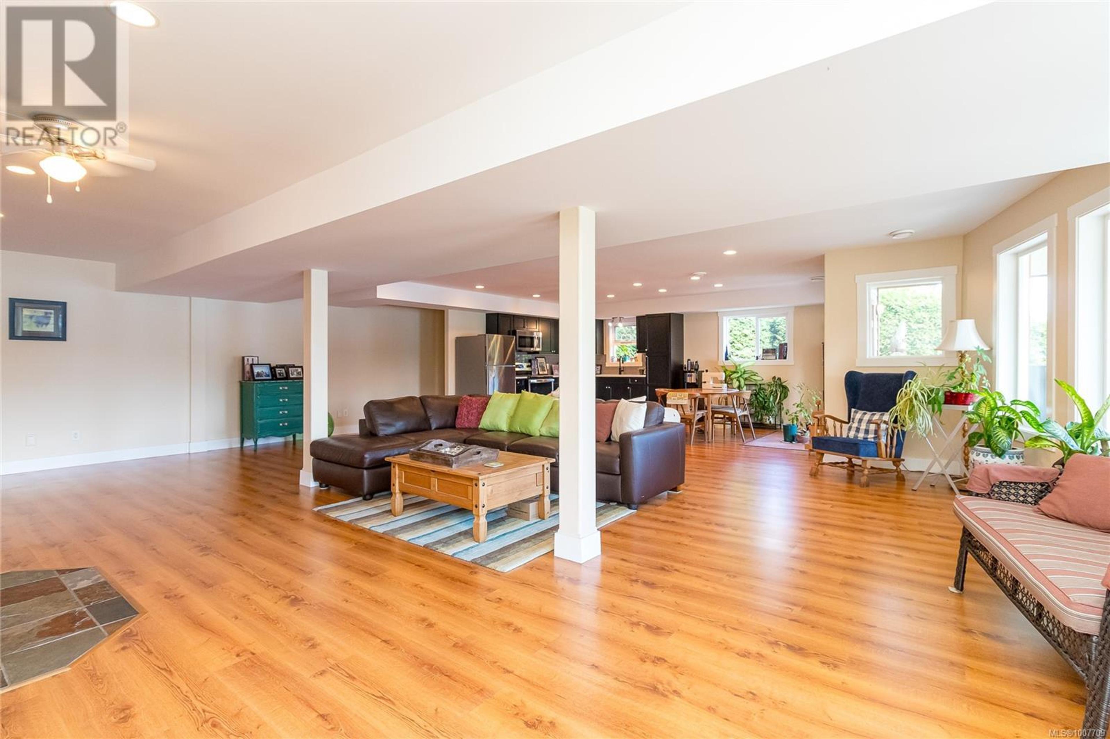 10146 YOUBOU RD - Image 35