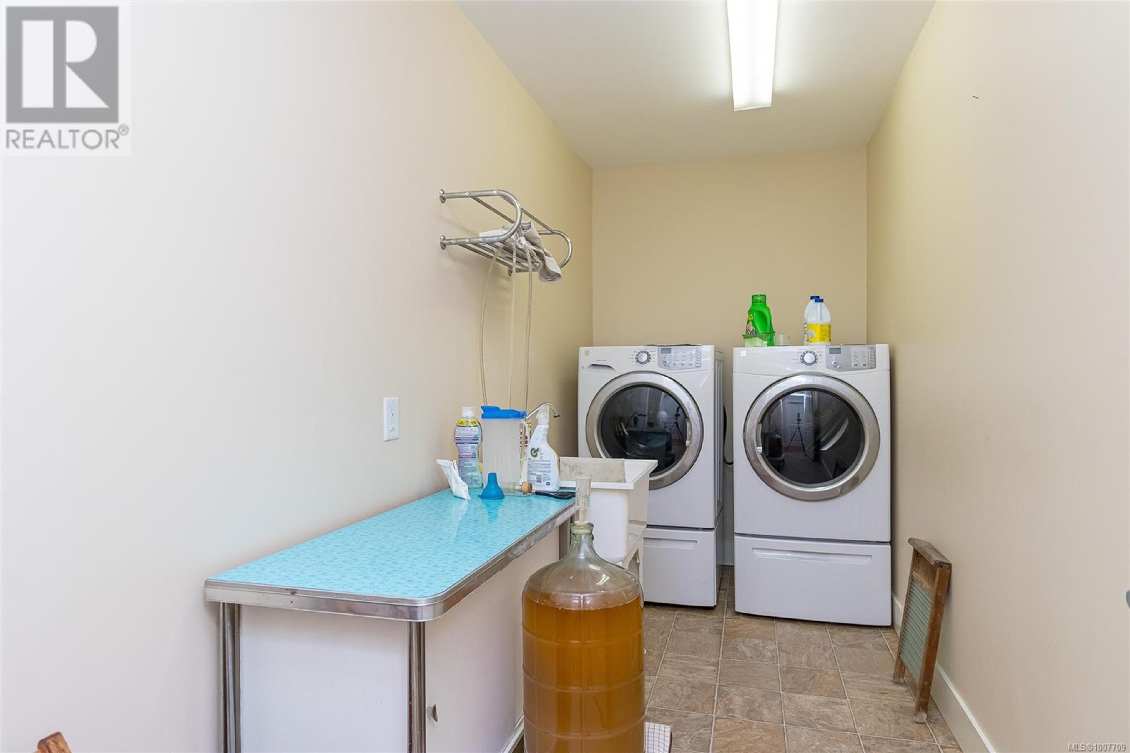 10146 YOUBOU RD - Image 45