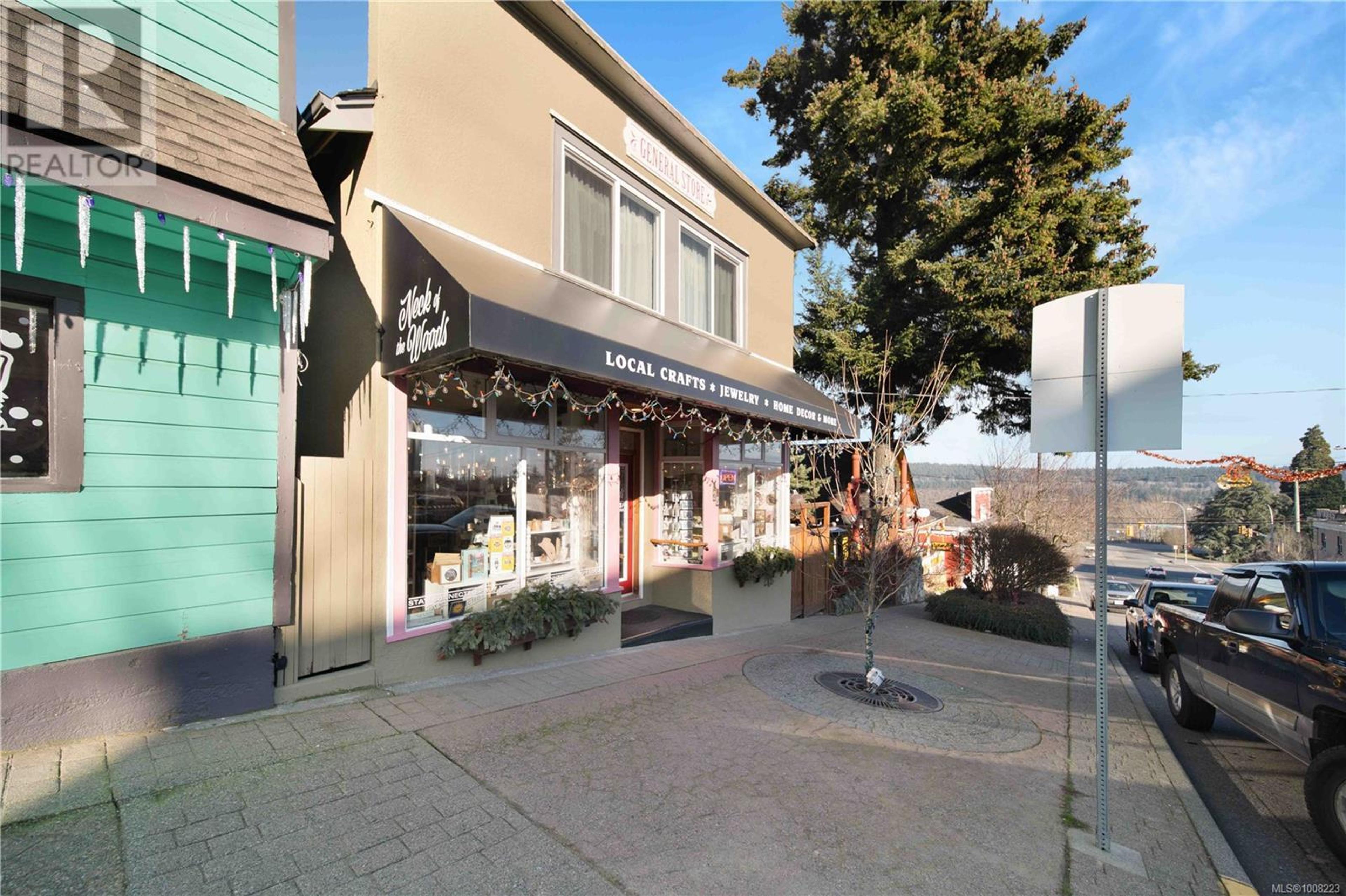 28 ROBERTS ST - Image 1
