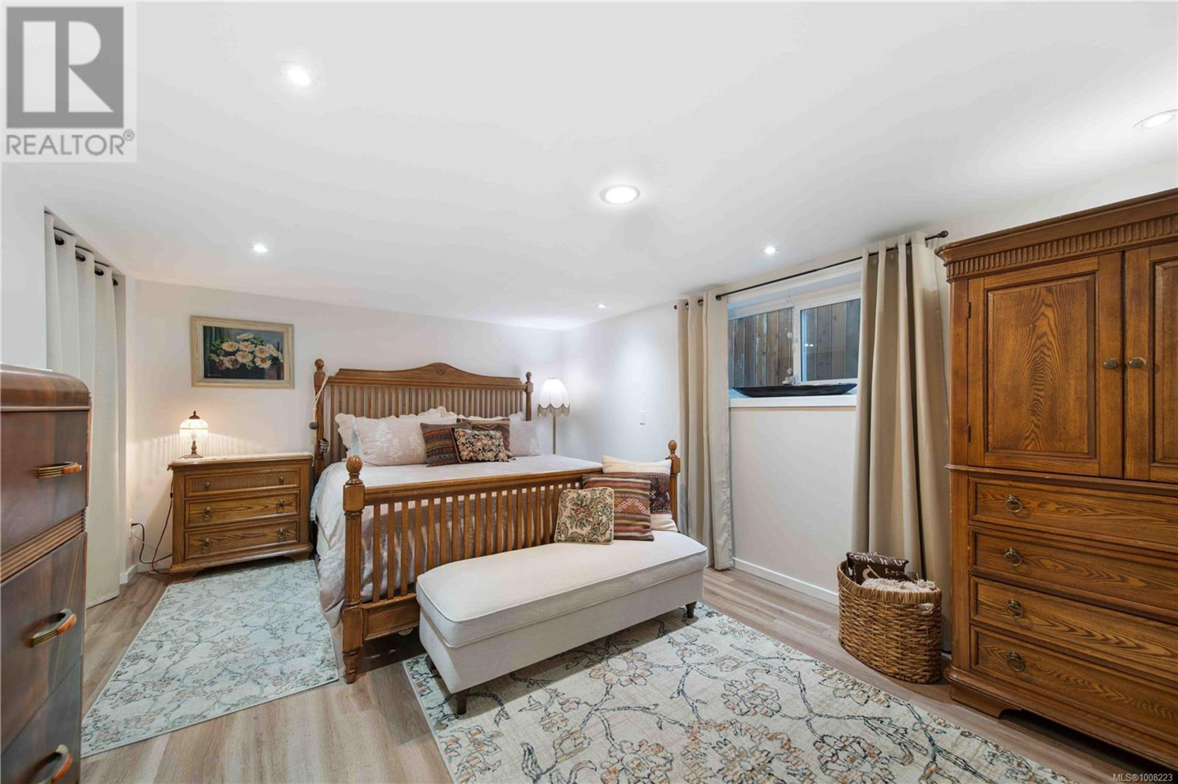 28 ROBERTS ST - Image 16