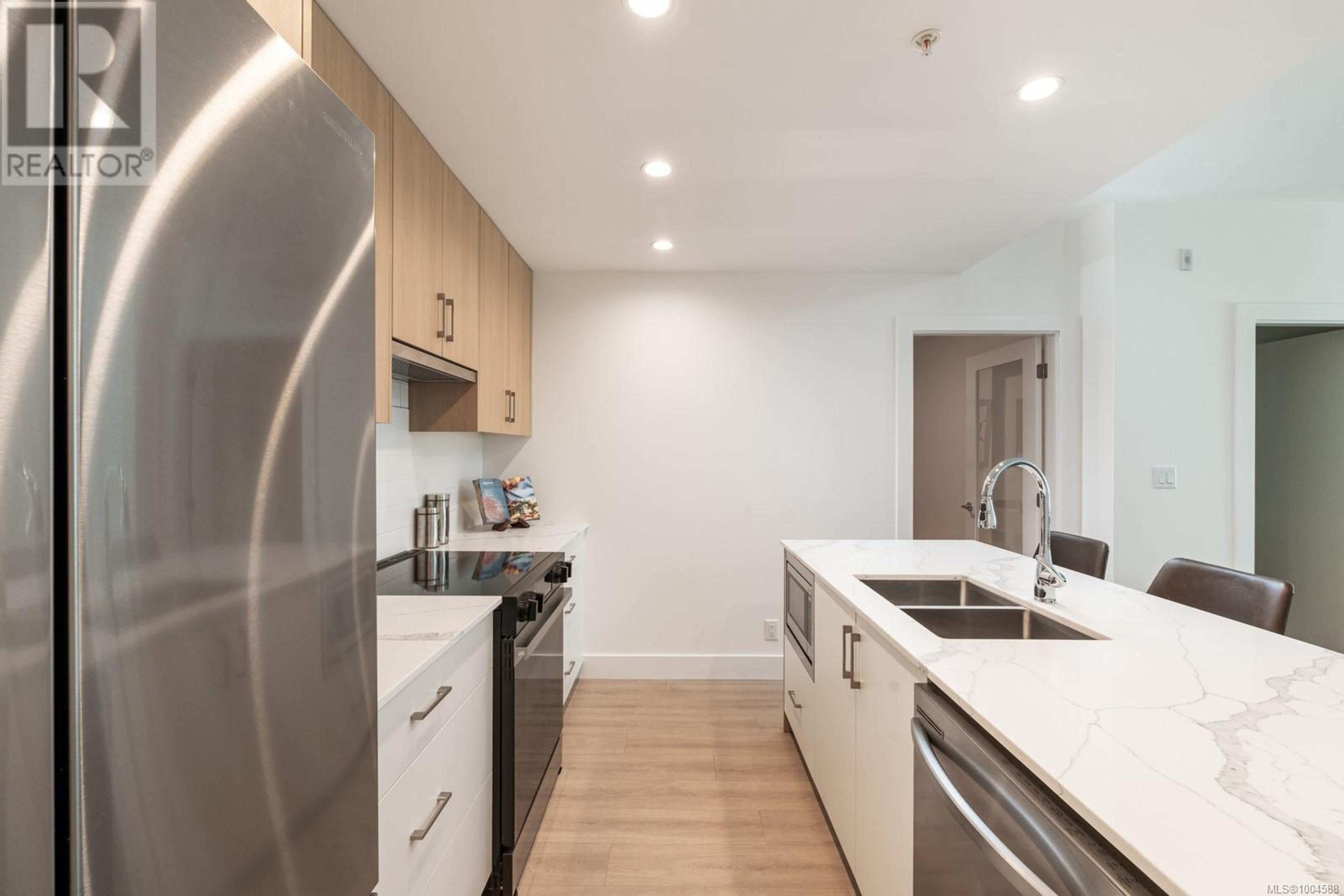 #404 258 HELMCKEN RD - Image 10