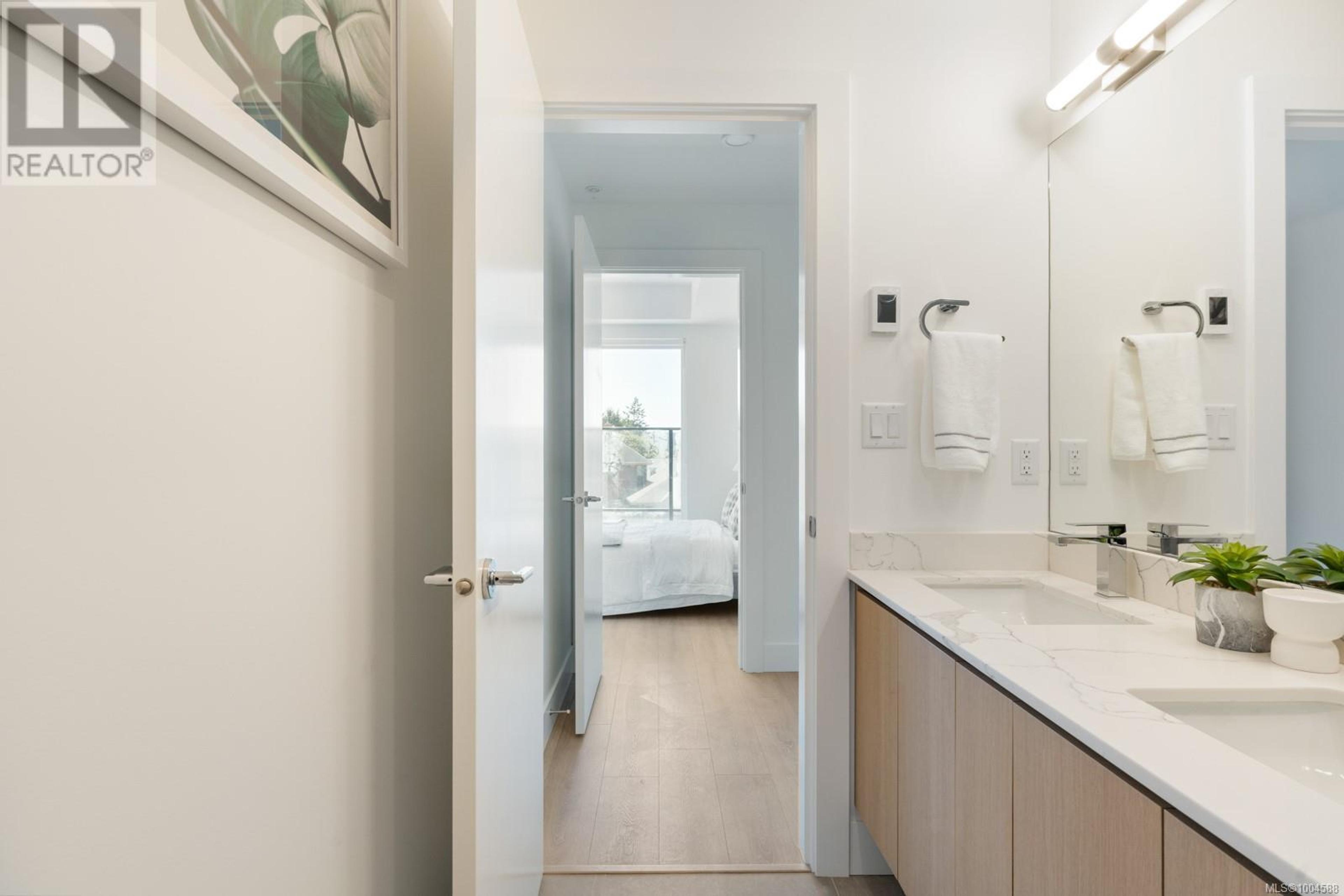 #404 258 HELMCKEN RD - Image 14
