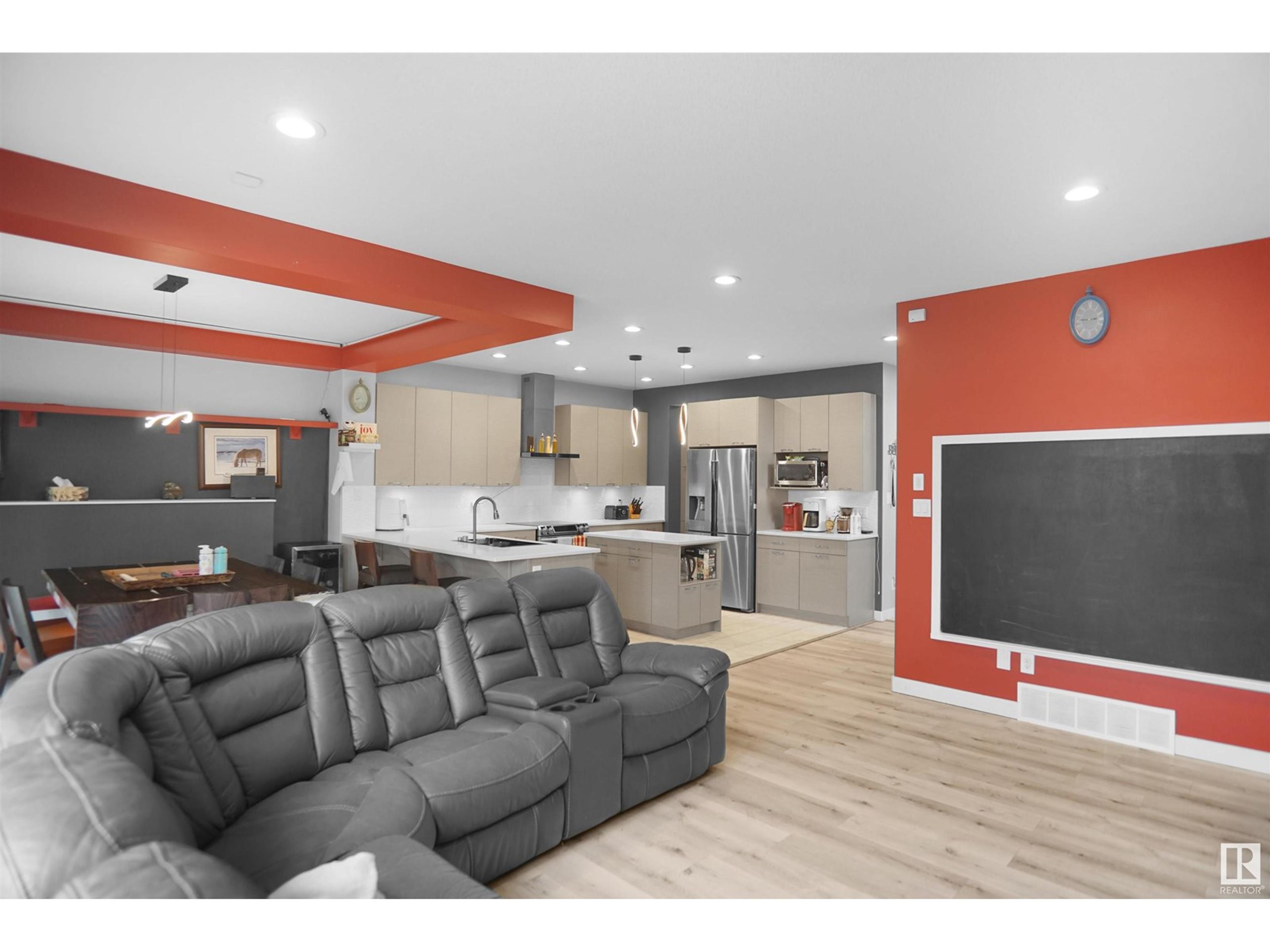 811 35 AV NW - Image 25