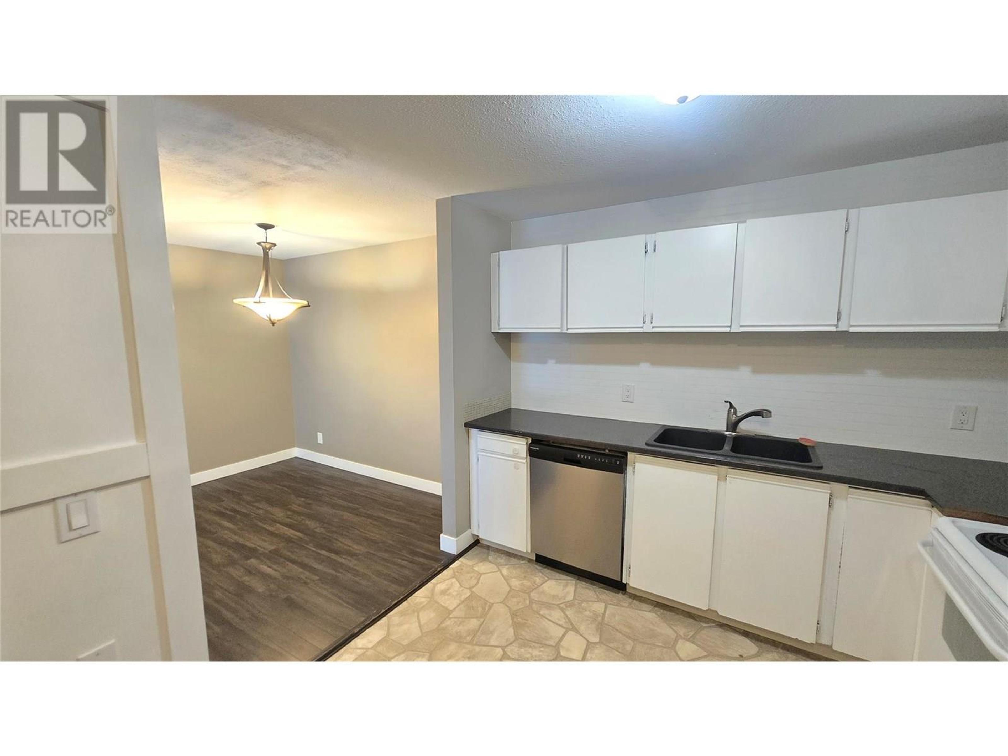#211 44 WHITESHIELD S CRESCENT - Image 2