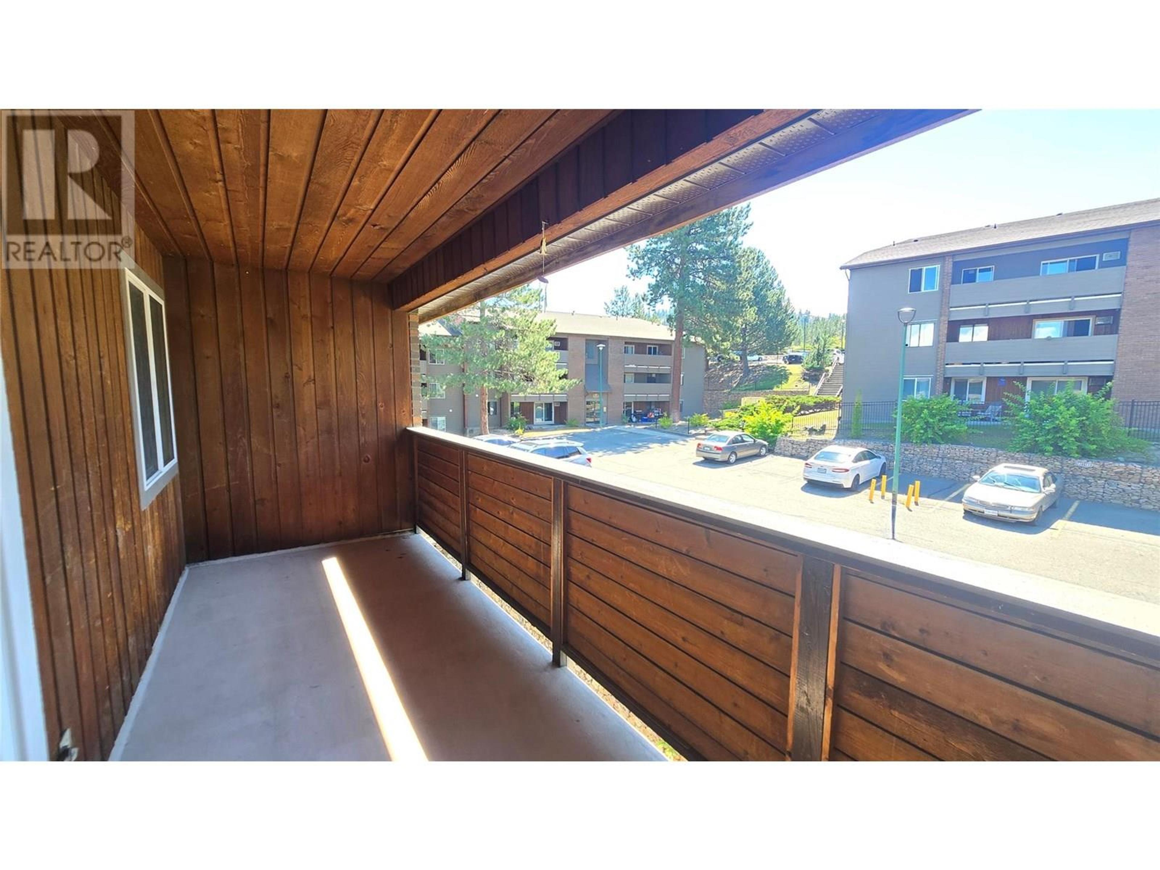 #211 44 WHITESHIELD S CRESCENT - Image 7