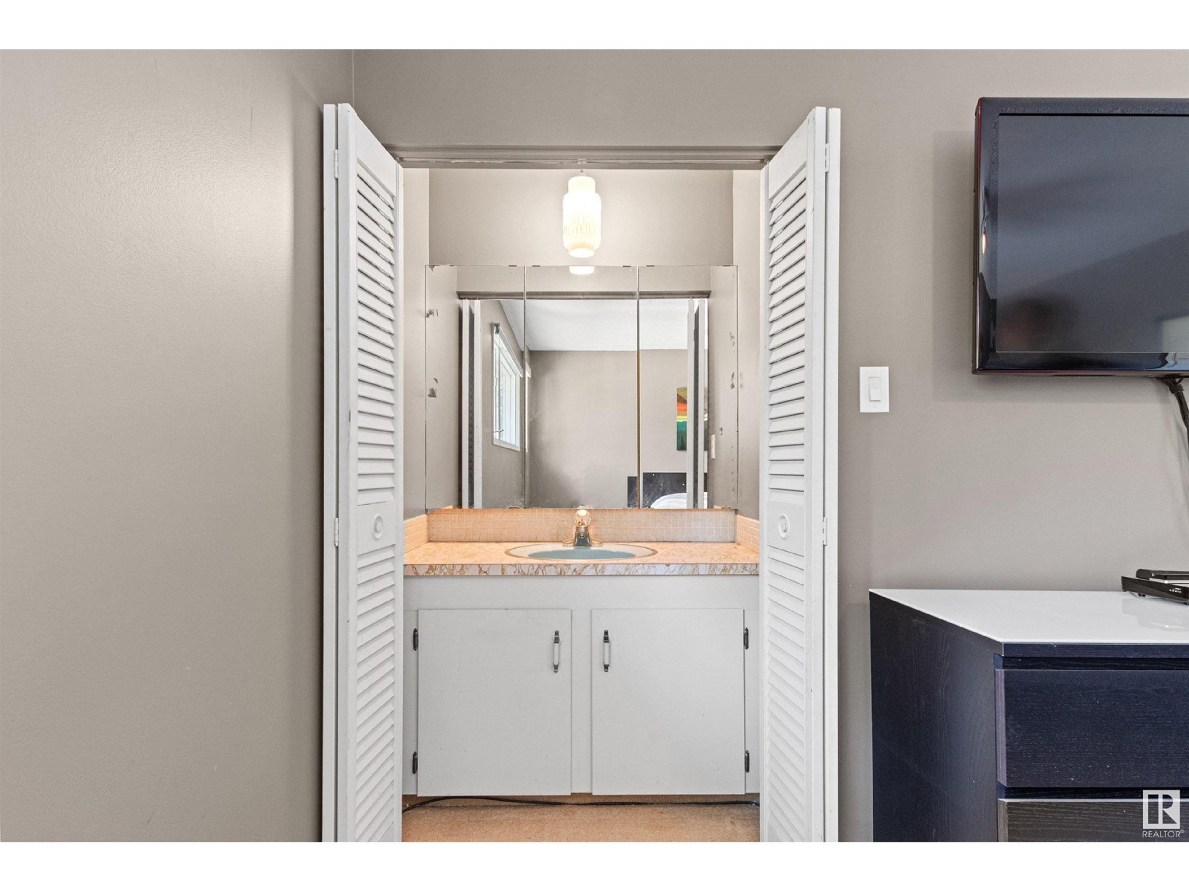 4716 124 ST NW - Image 34