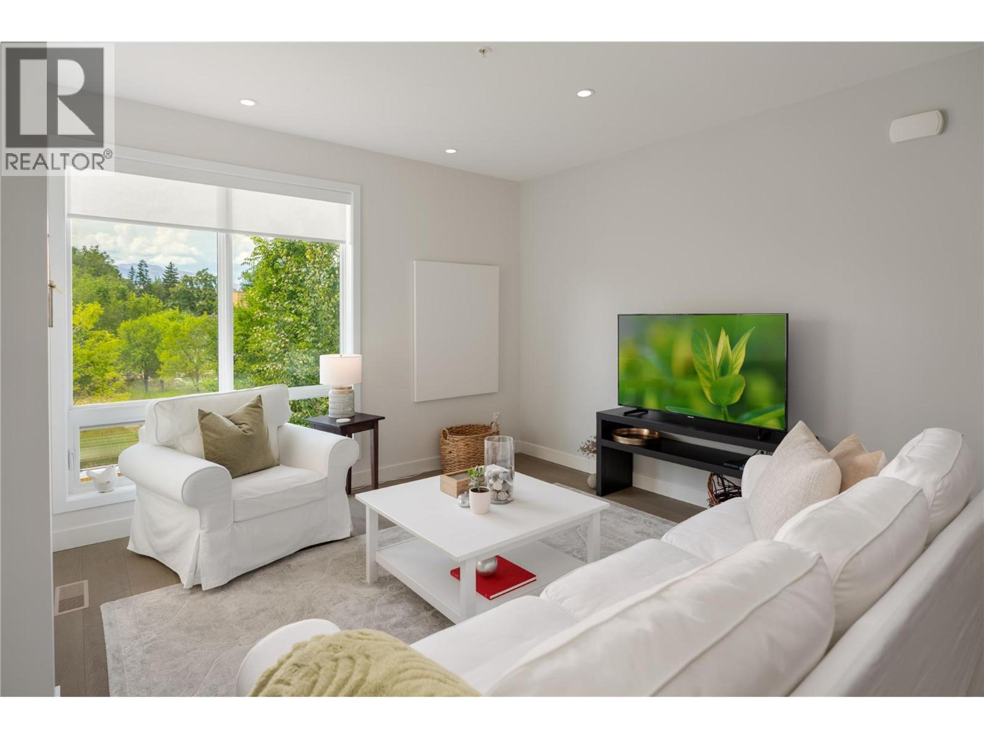 #17 3719 WOODSDALE ROAD - Image 4
