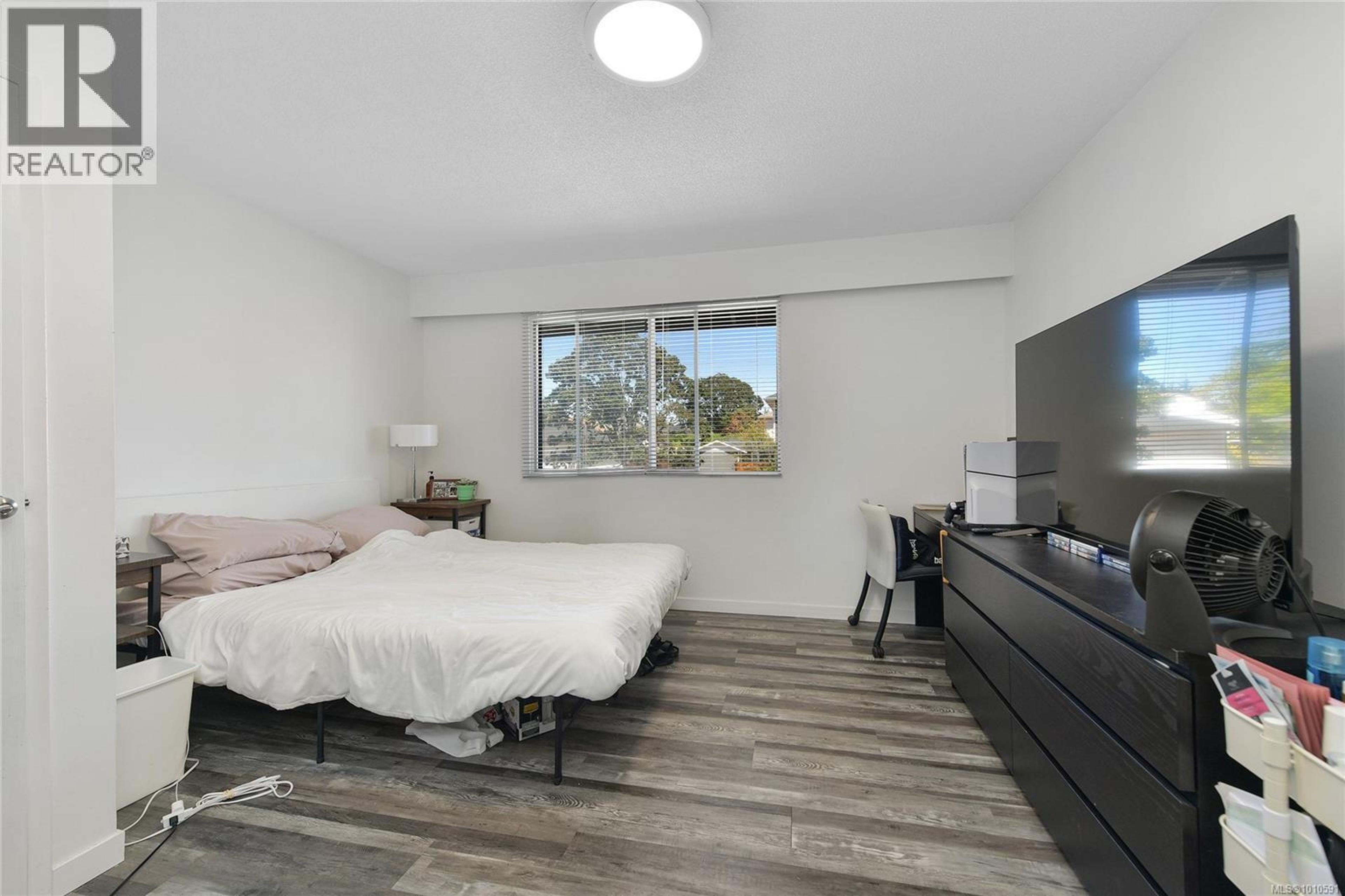 #12 3987 GORDON HEAD RD - Image 16