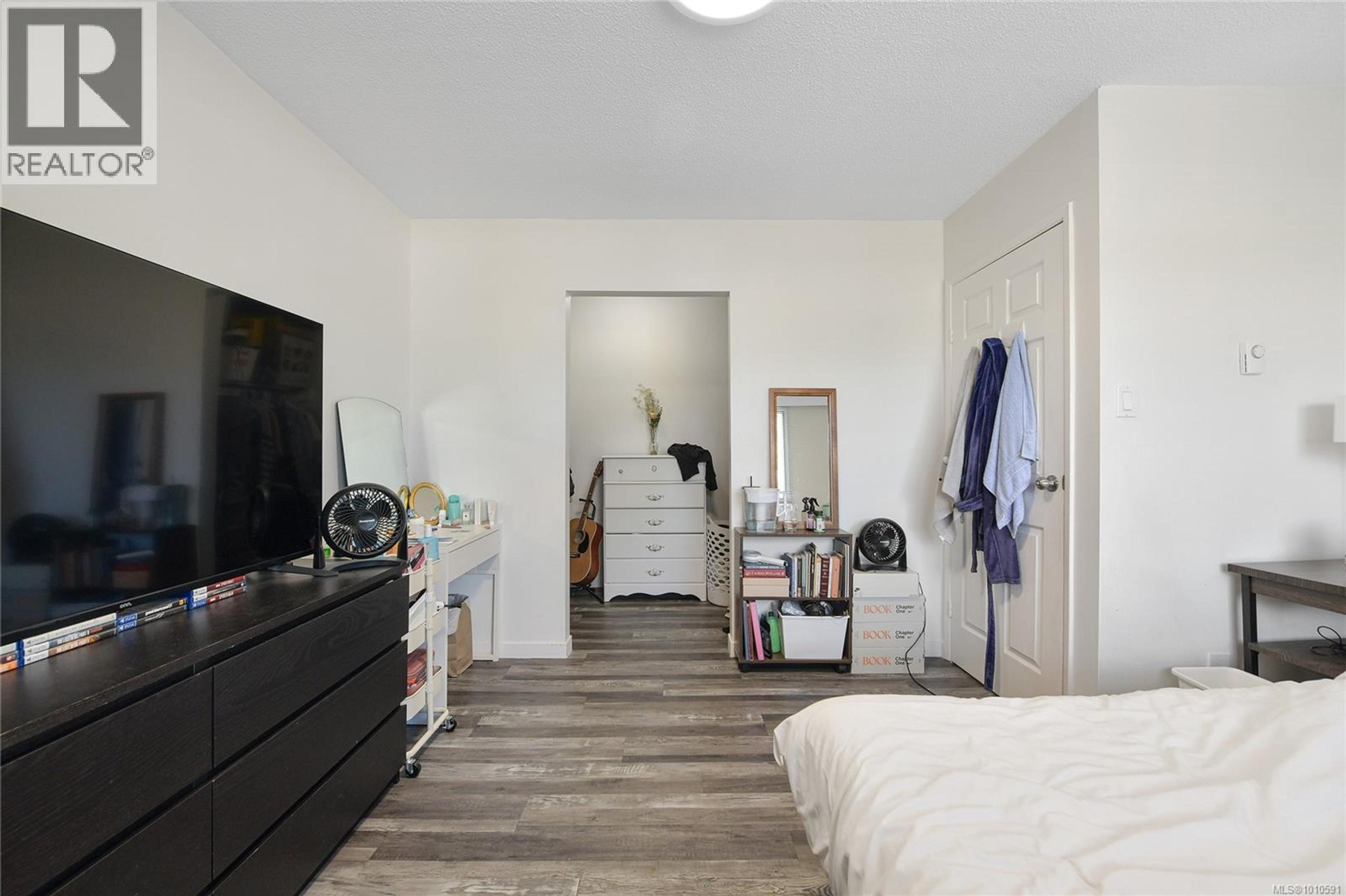#12 3987 GORDON HEAD RD - Image 17