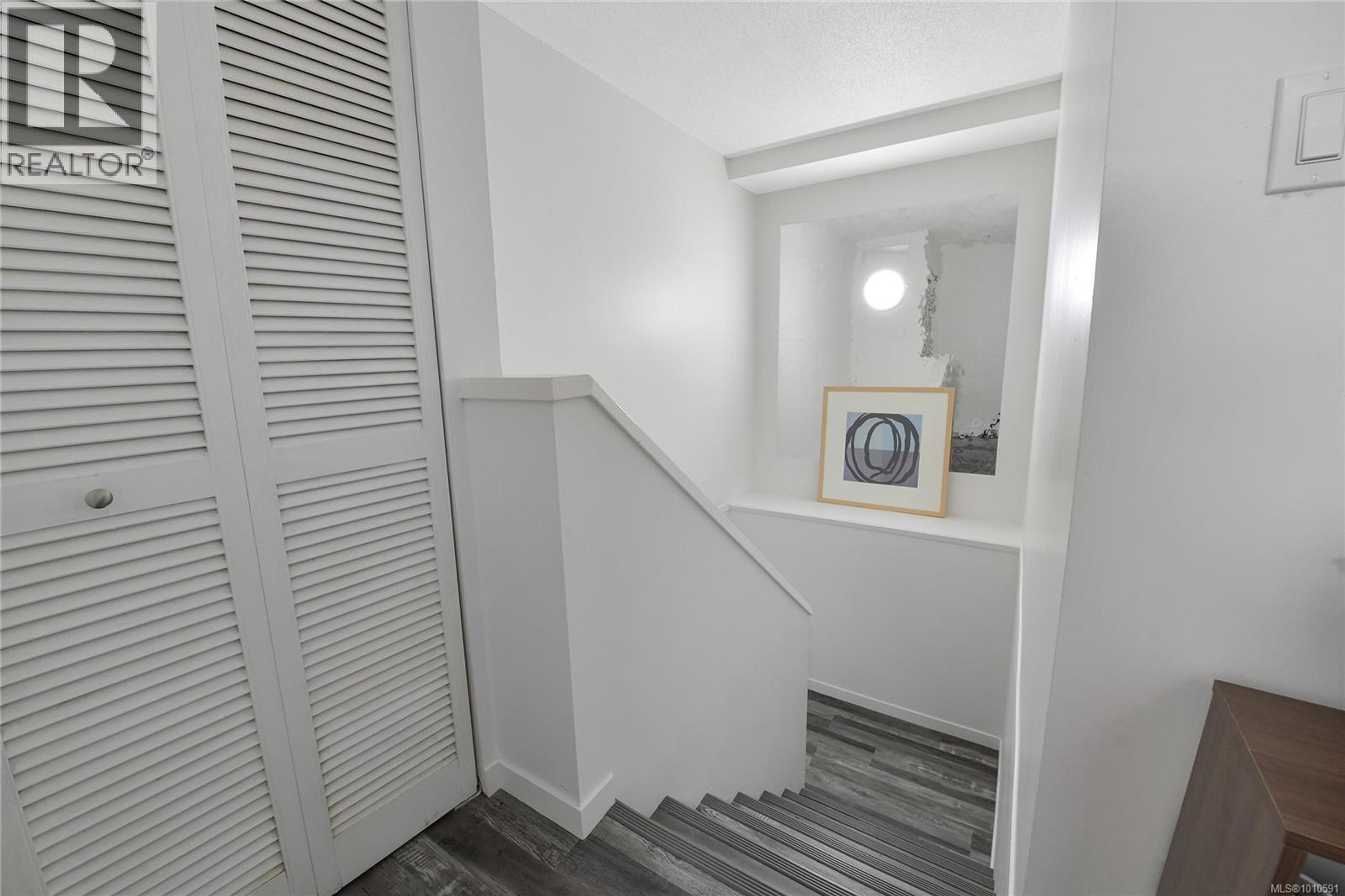 #12 3987 GORDON HEAD RD - Image 18
