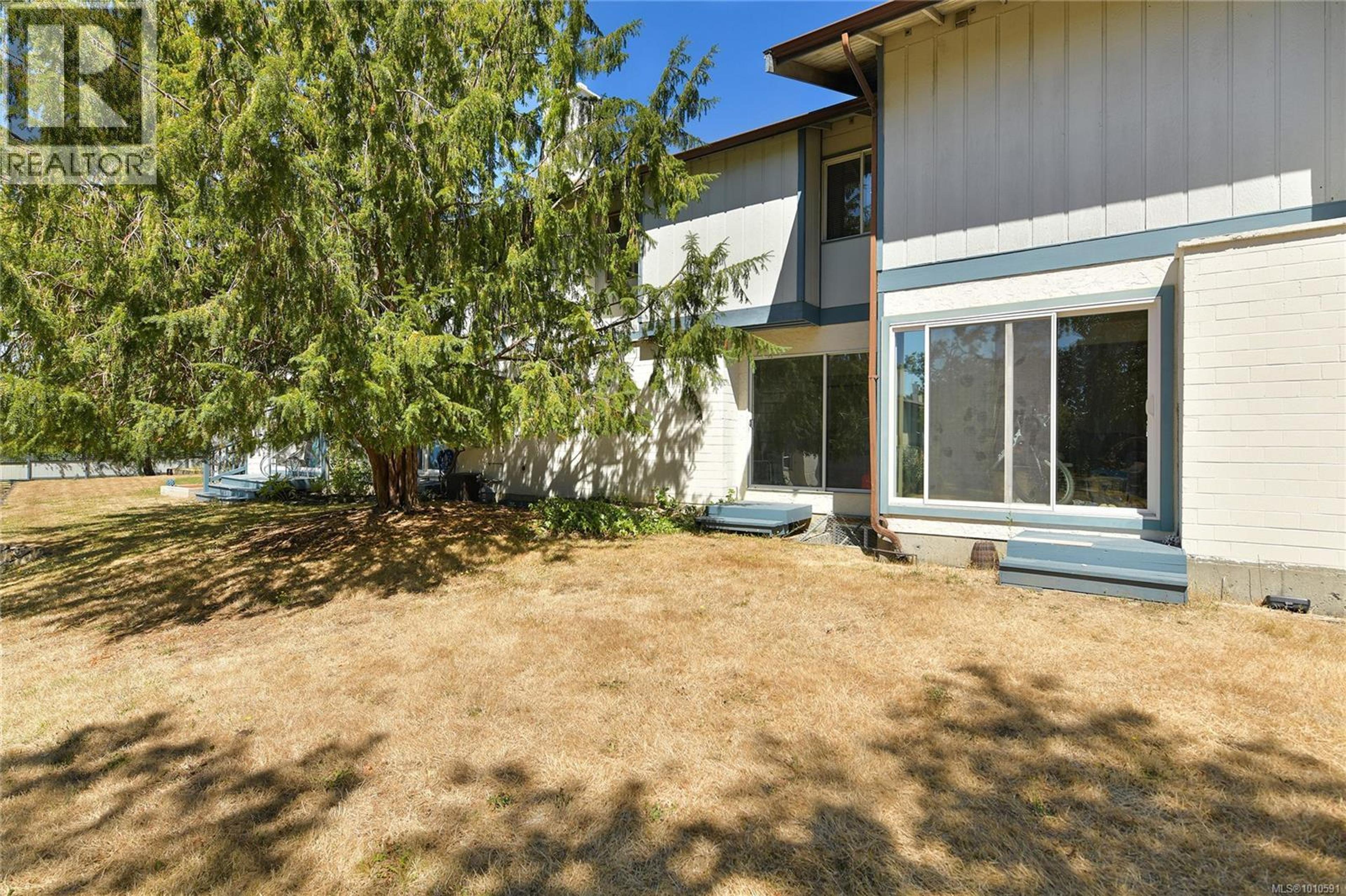 #12 3987 GORDON HEAD RD - Image 26