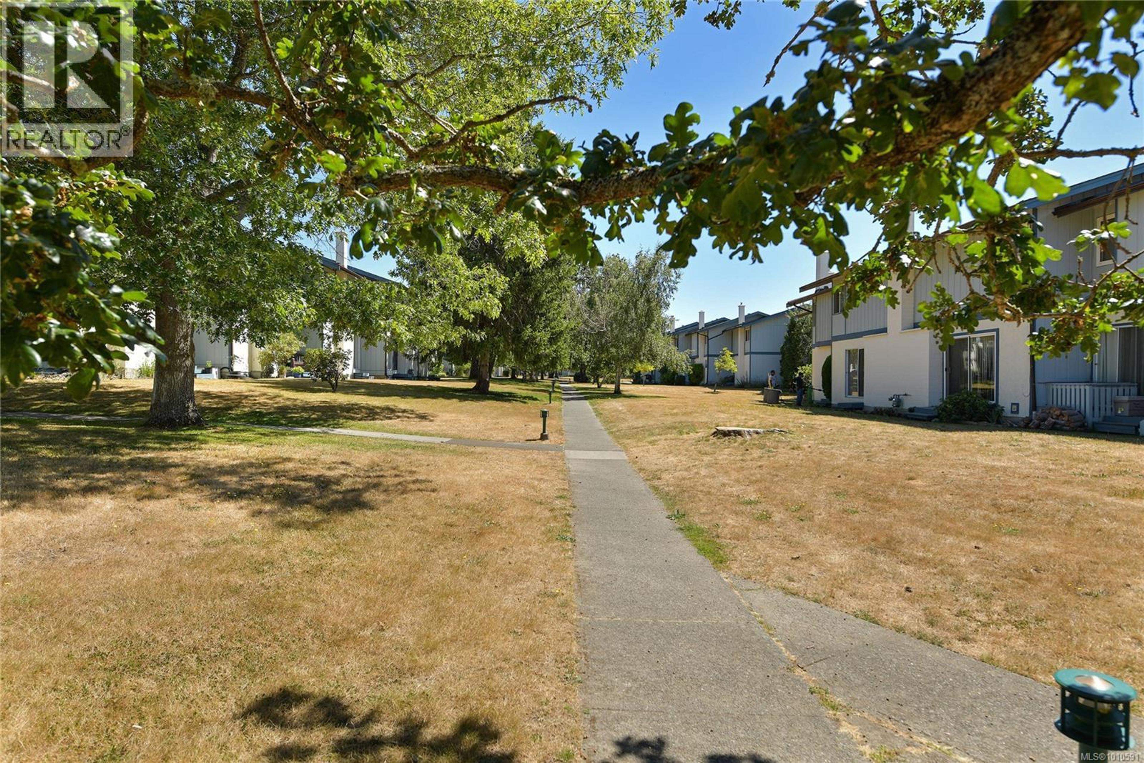 #12 3987 GORDON HEAD RD - Image 27
