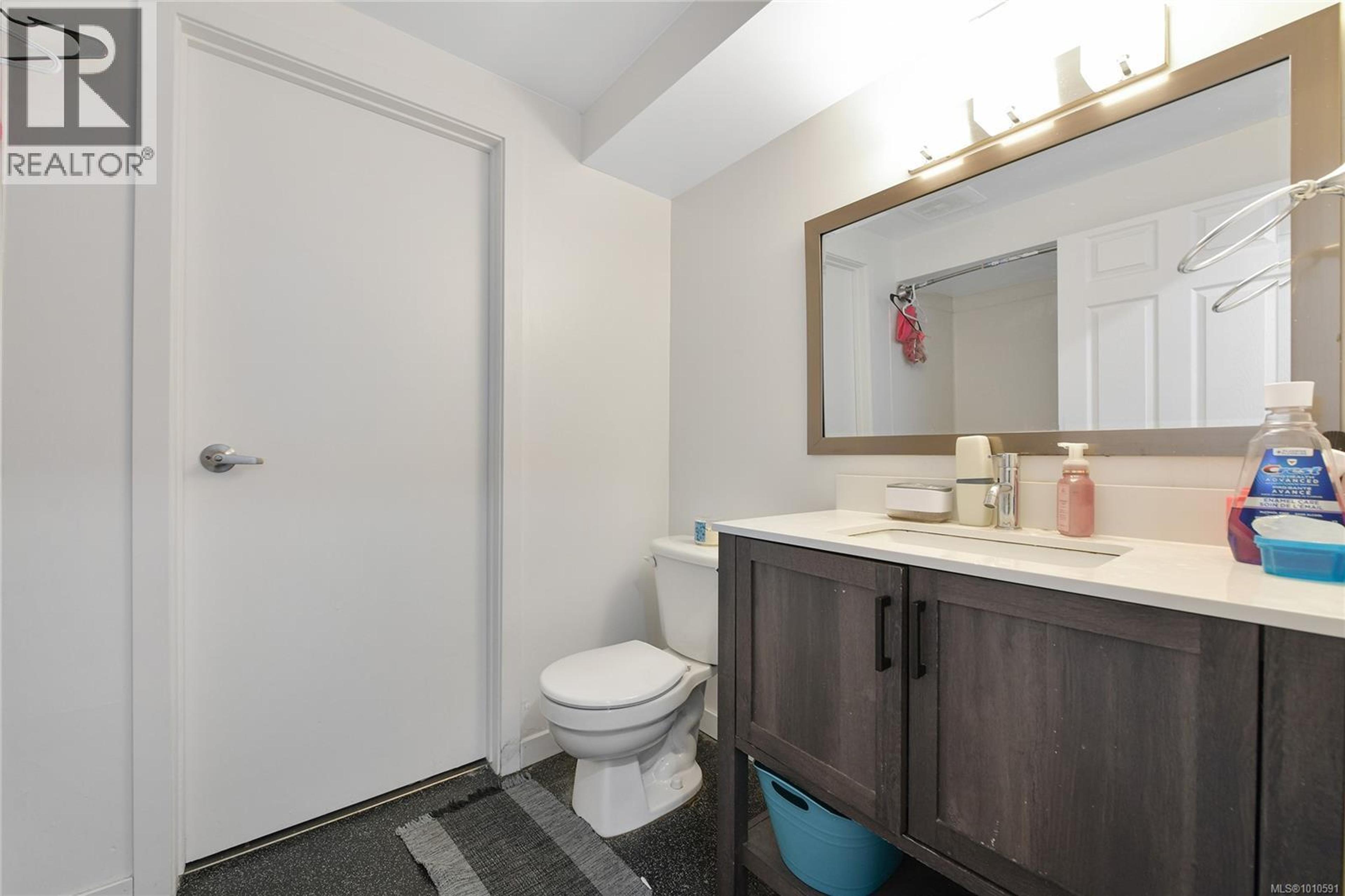 #12 3987 GORDON HEAD RD - Image 9