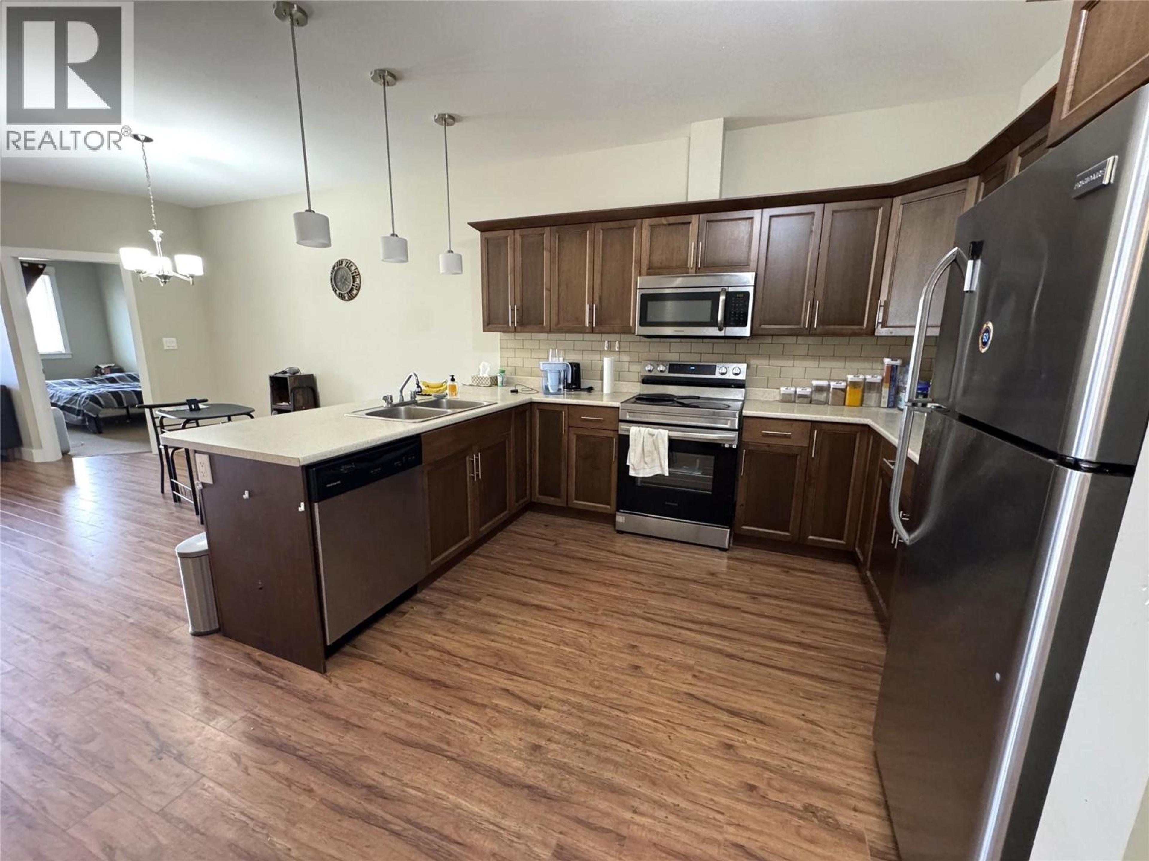 #302 1701 MENZIES STREET - Image 3