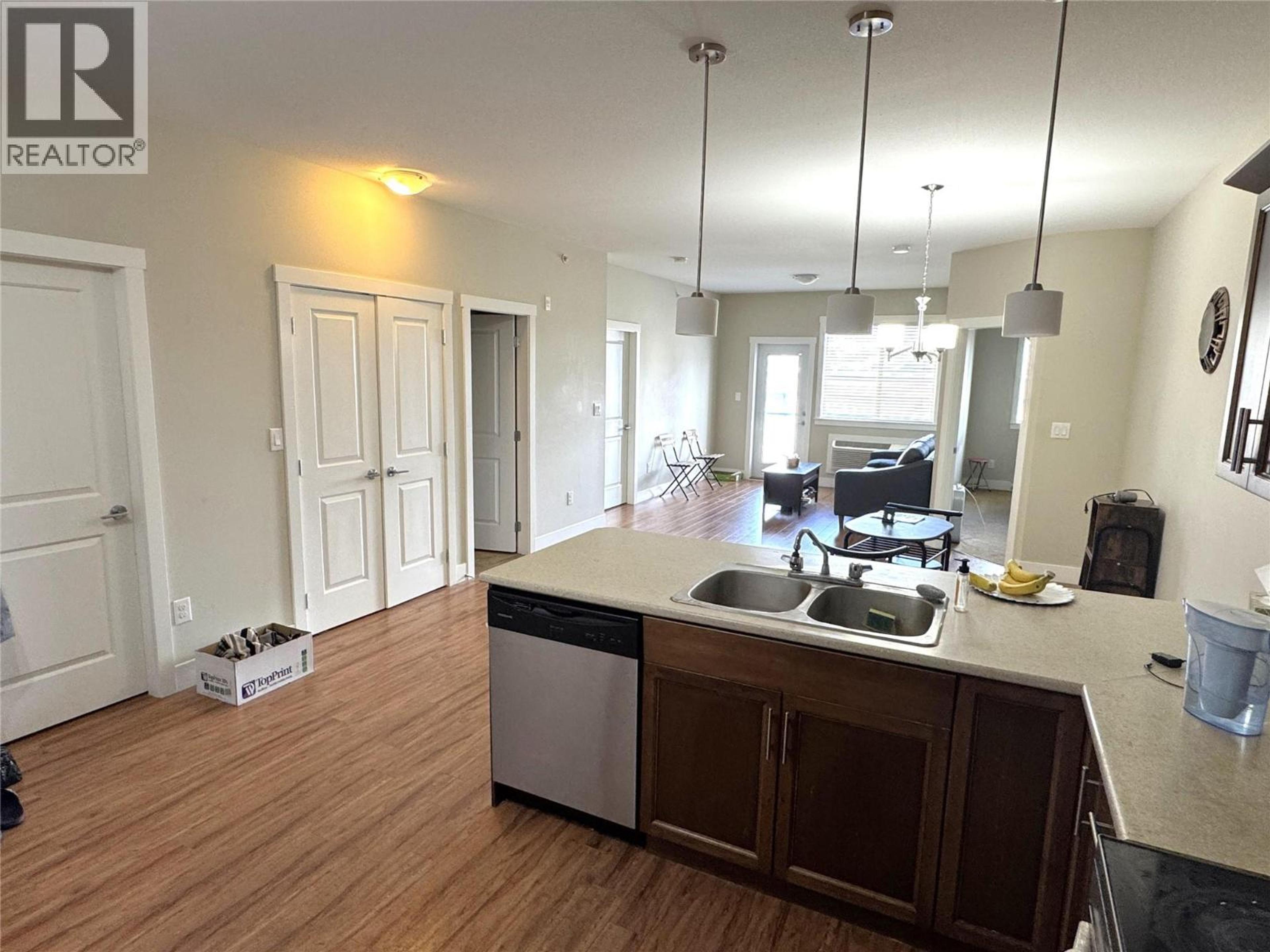 #302 1701 MENZIES STREET - Image 4