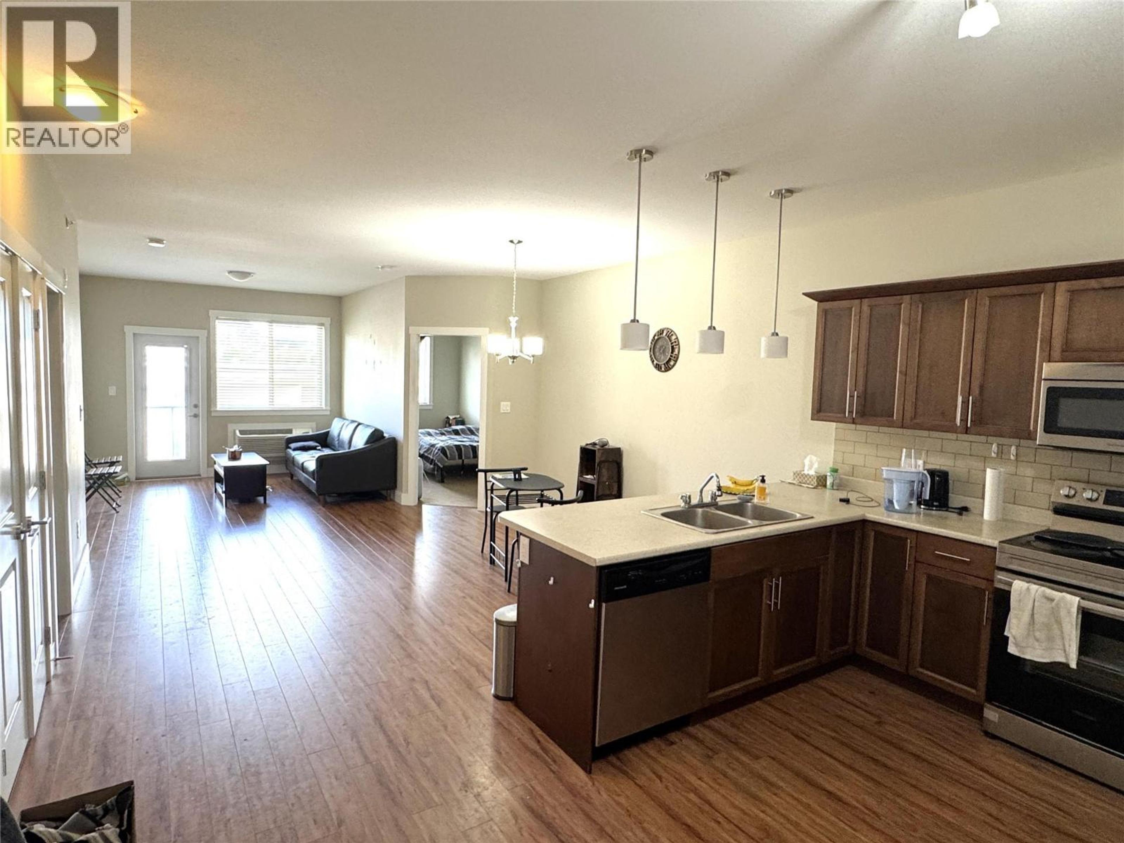 #302 1701 MENZIES STREET - Image 5
