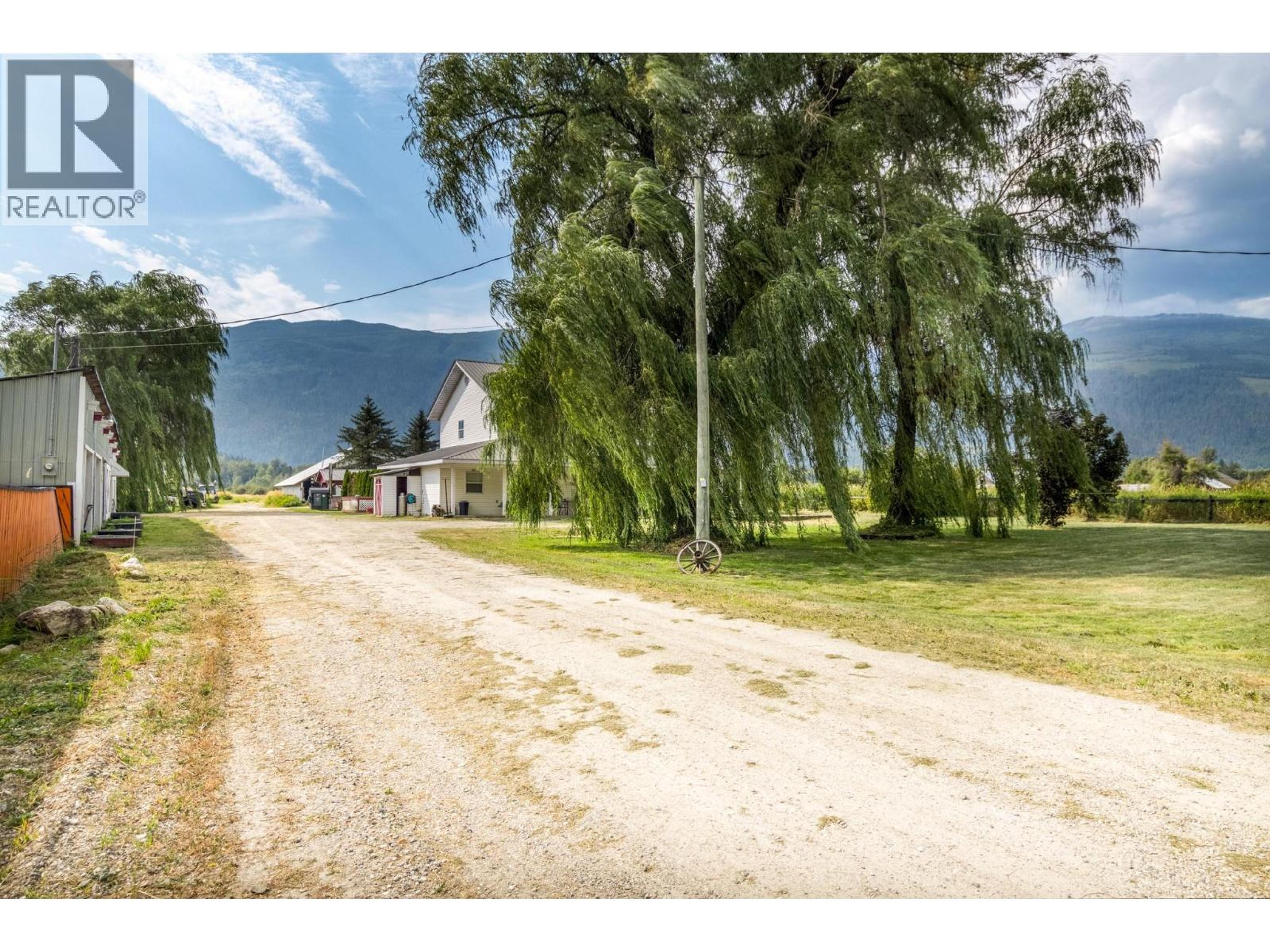 3695 MALAKWA LOOP ROAD - Image 32