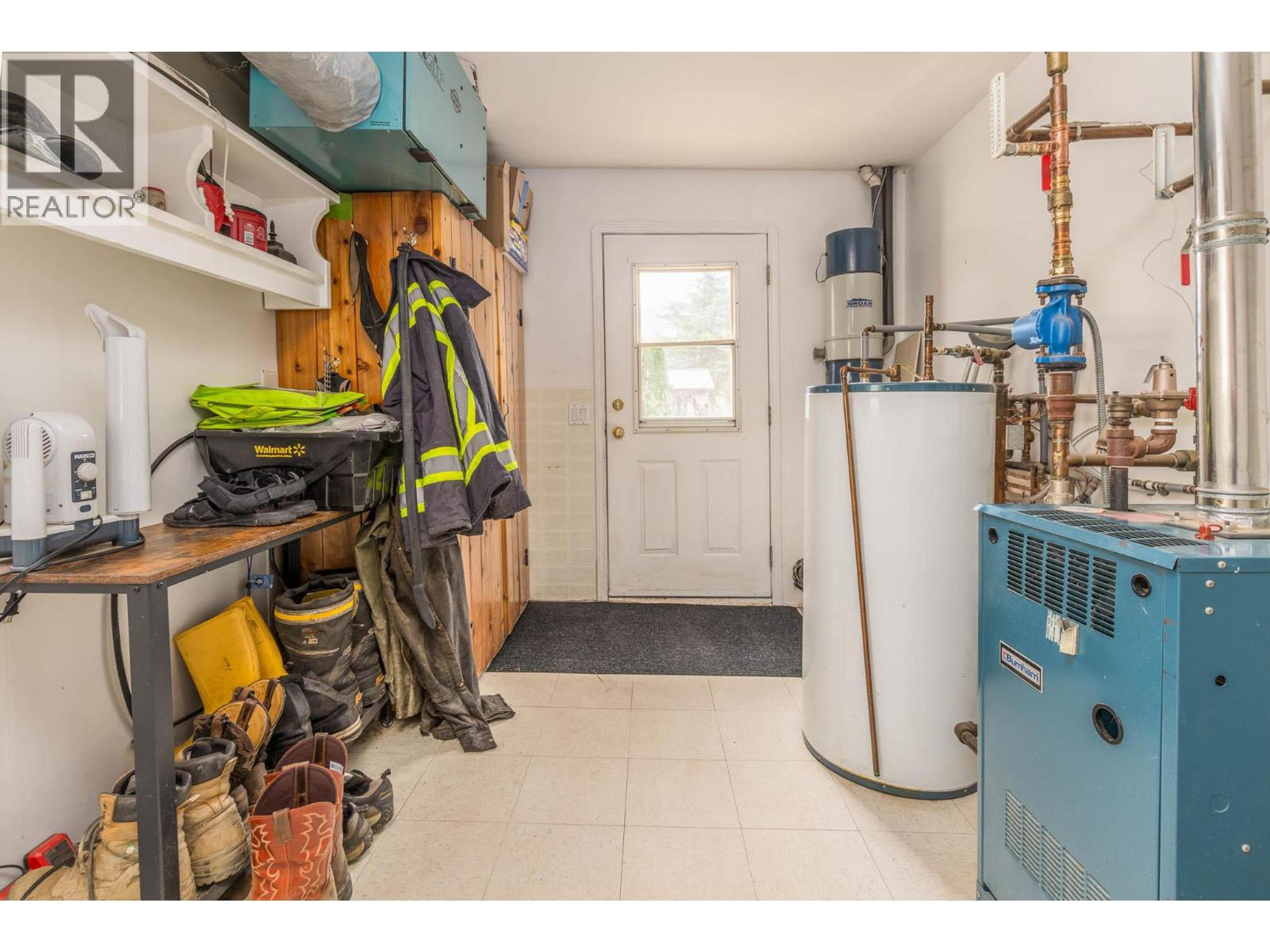 3695 MALAKWA LOOP ROAD - Image 24