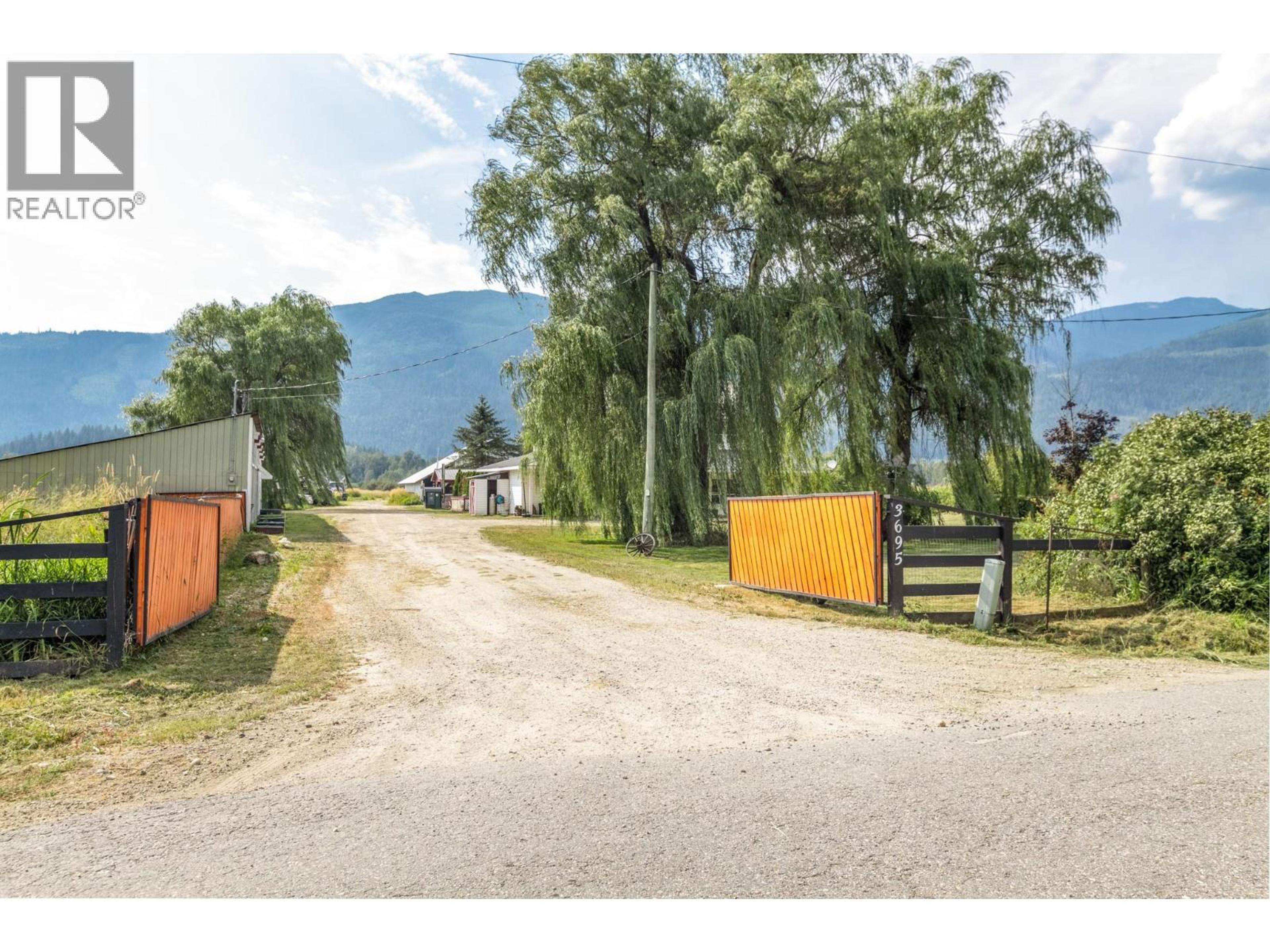 3695 MALAKWA LOOP ROAD - Image 38