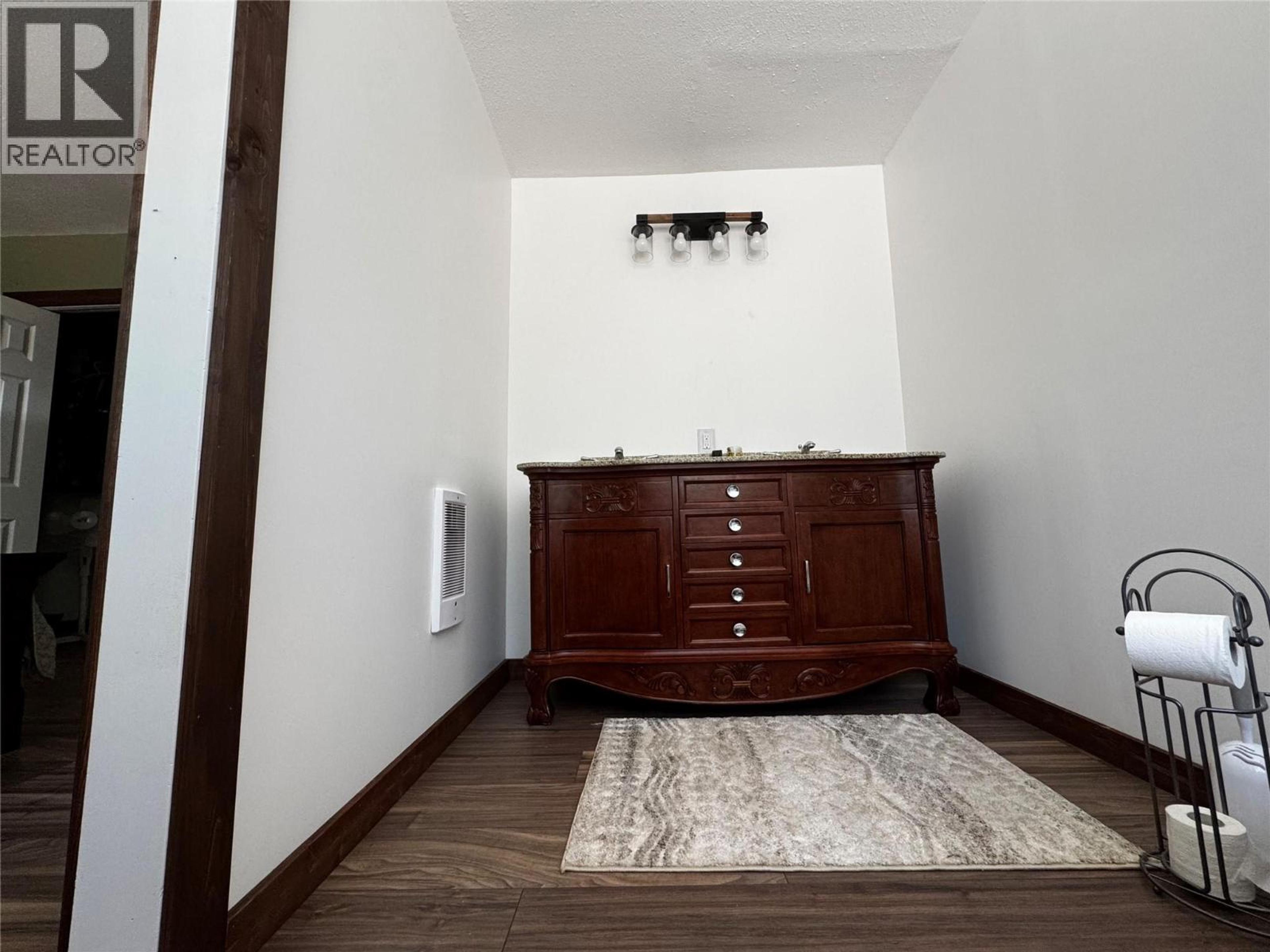 4350 33 HIGHWAY - Image 19