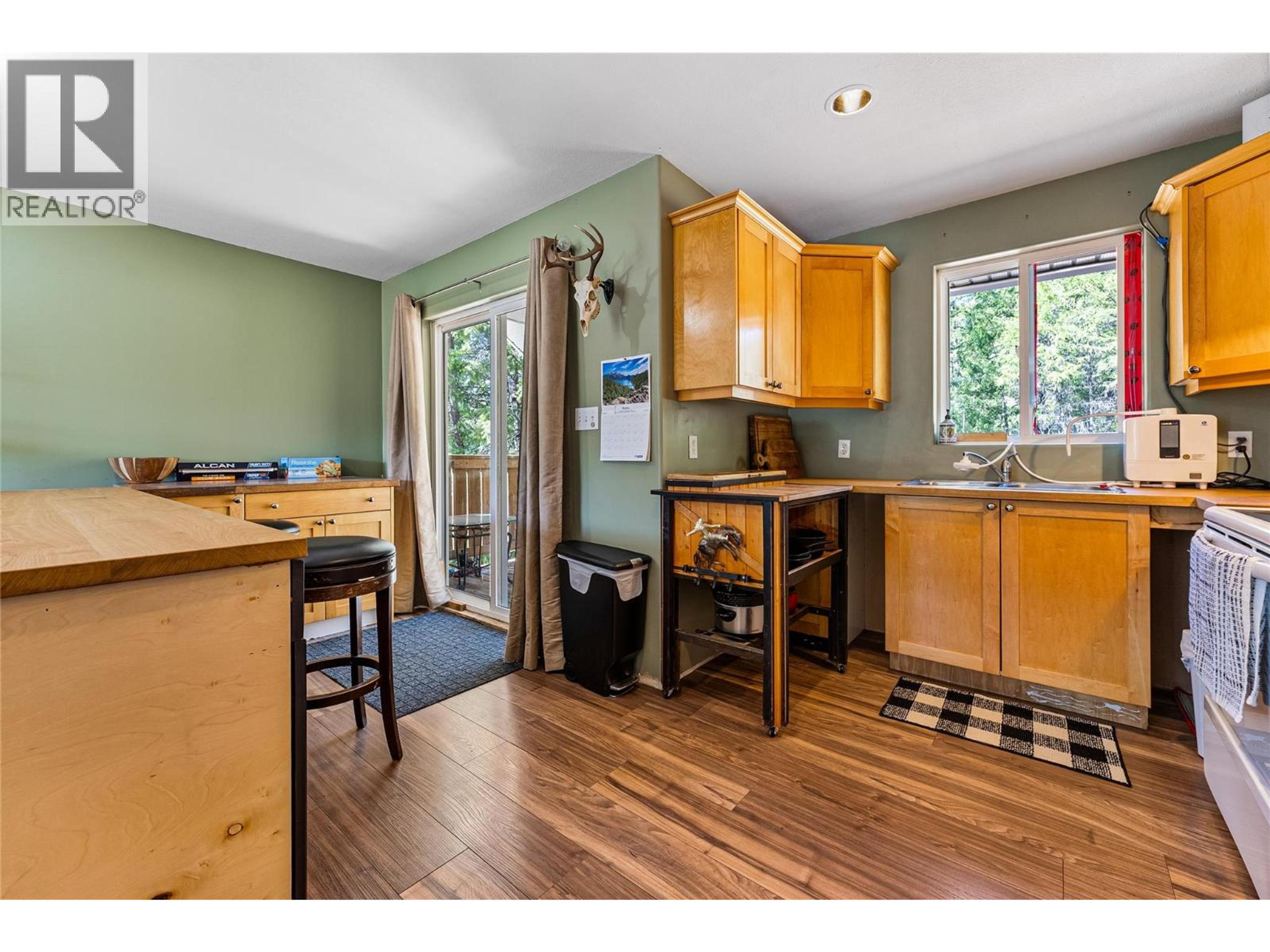 4350 33 HIGHWAY - Image 12