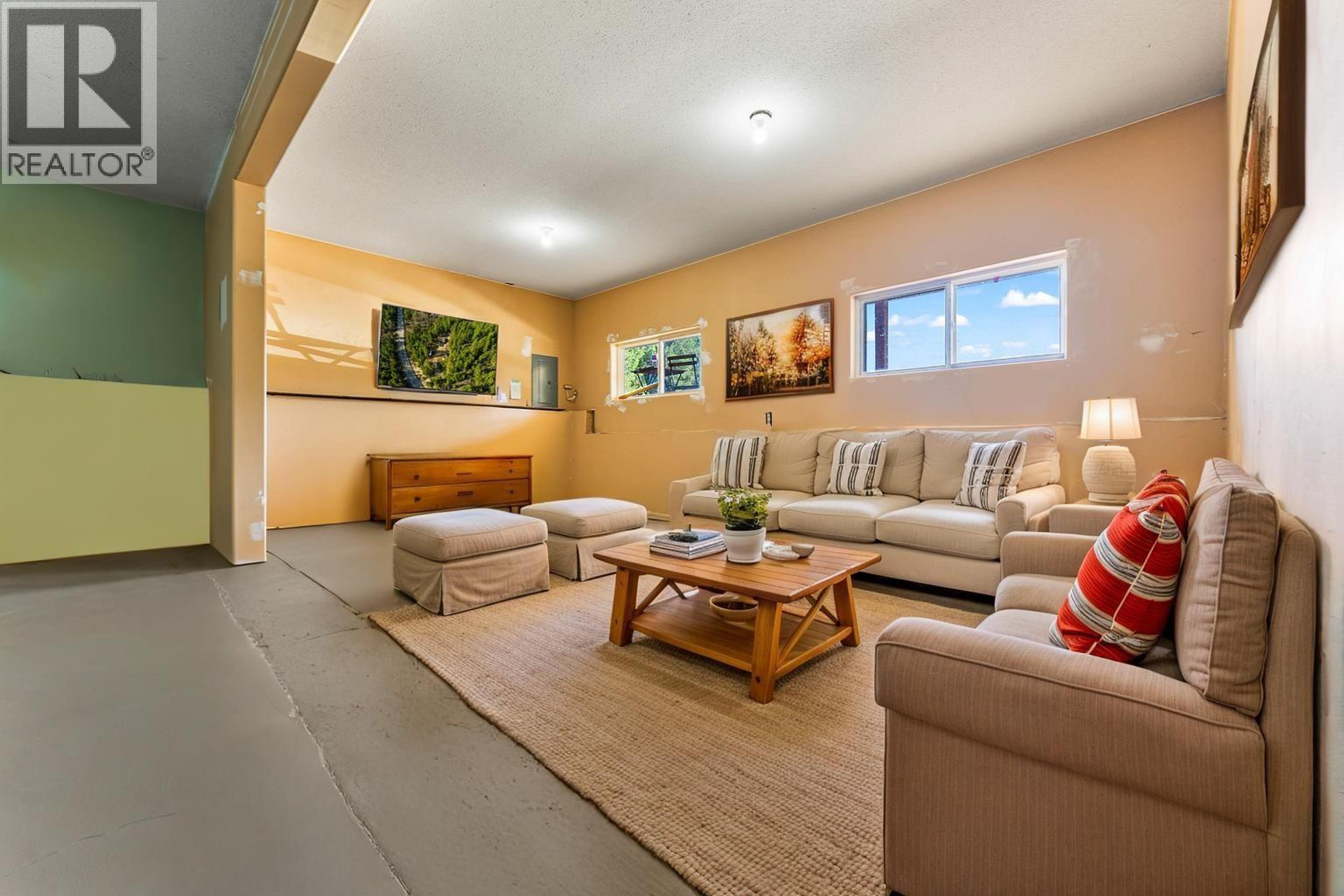 4350 33 HIGHWAY - Image 36