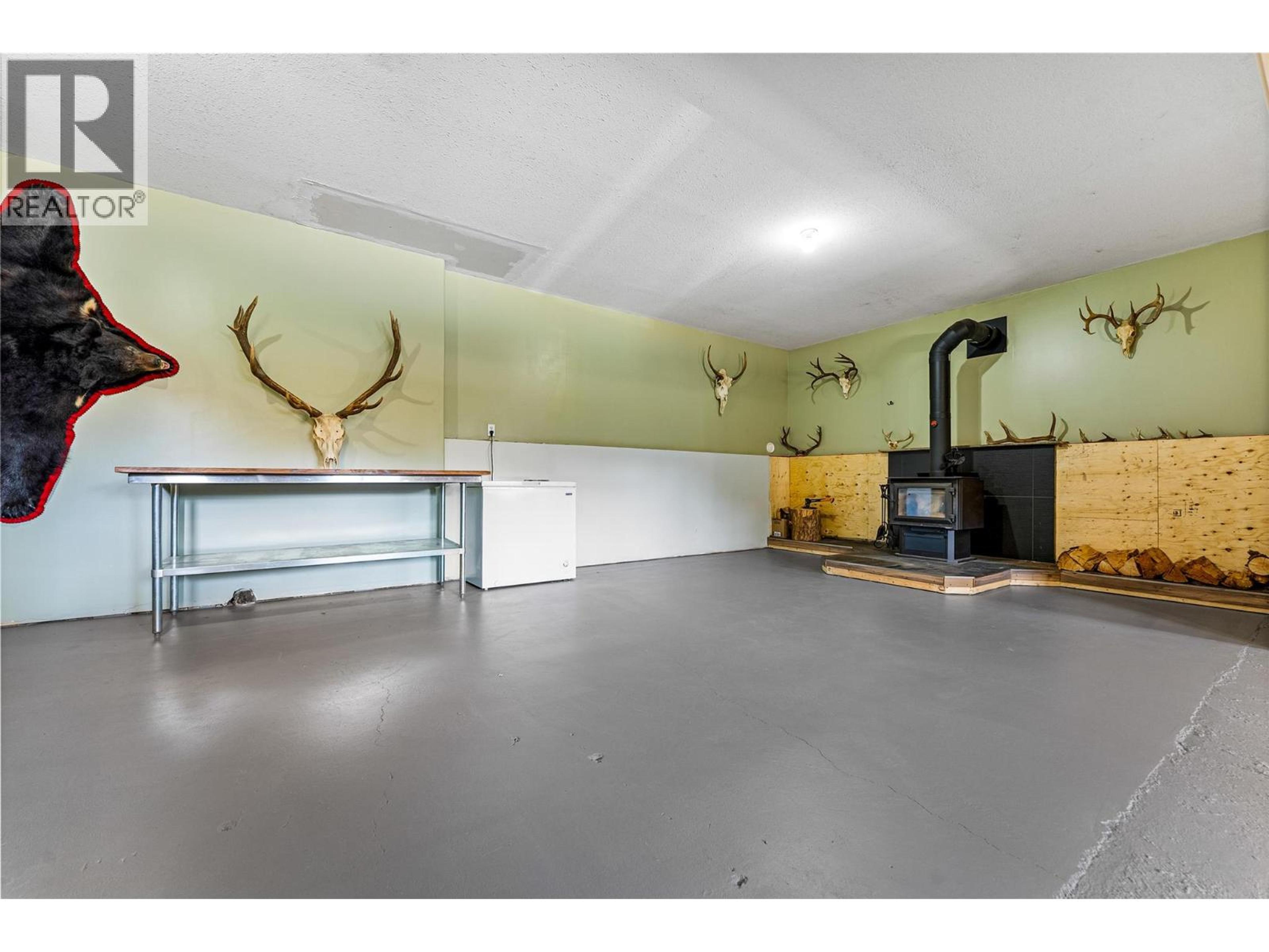 4350 33 HIGHWAY - Image 39